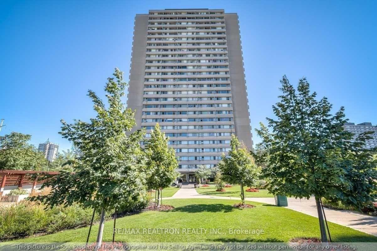 Front of Unit 1508, 735 Don Mills Road