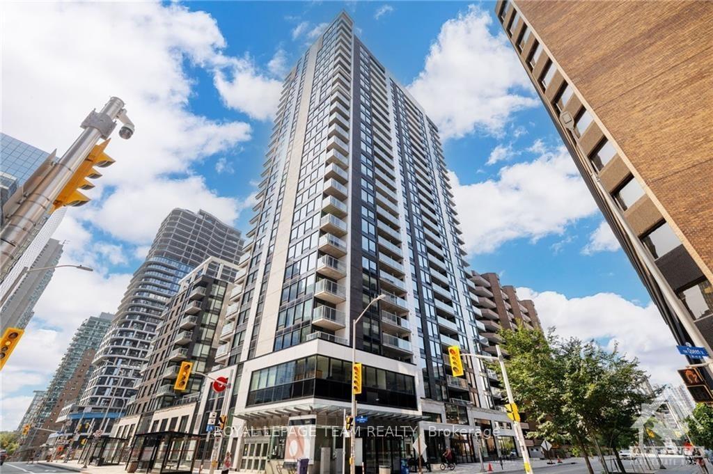 Front of Unit 1803, 340 Queen Street