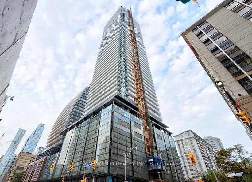 Front of Unit 2403, 501 Yonge Street