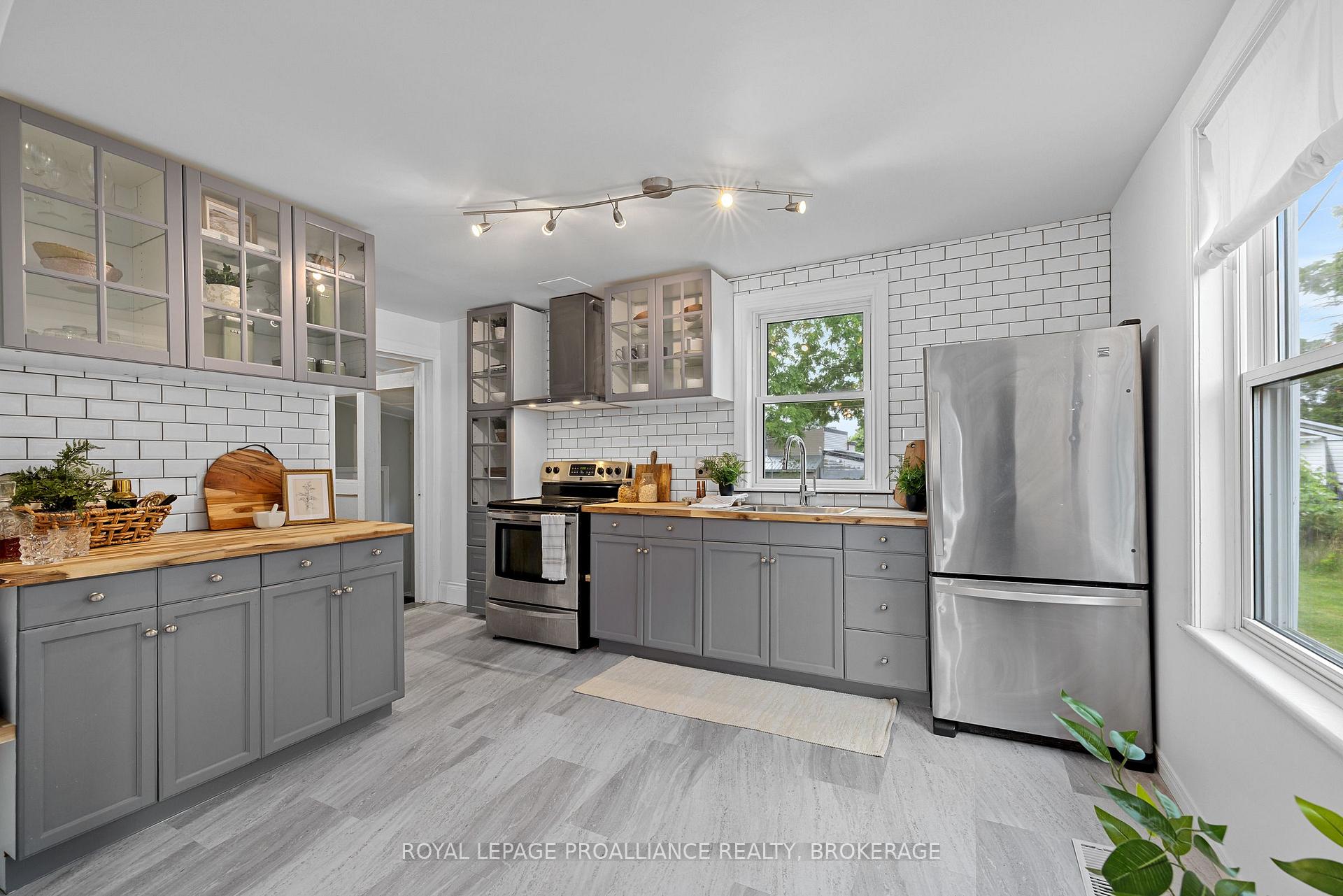 Photo 16 of 420 Garden Street, Gananoque — HOMEH