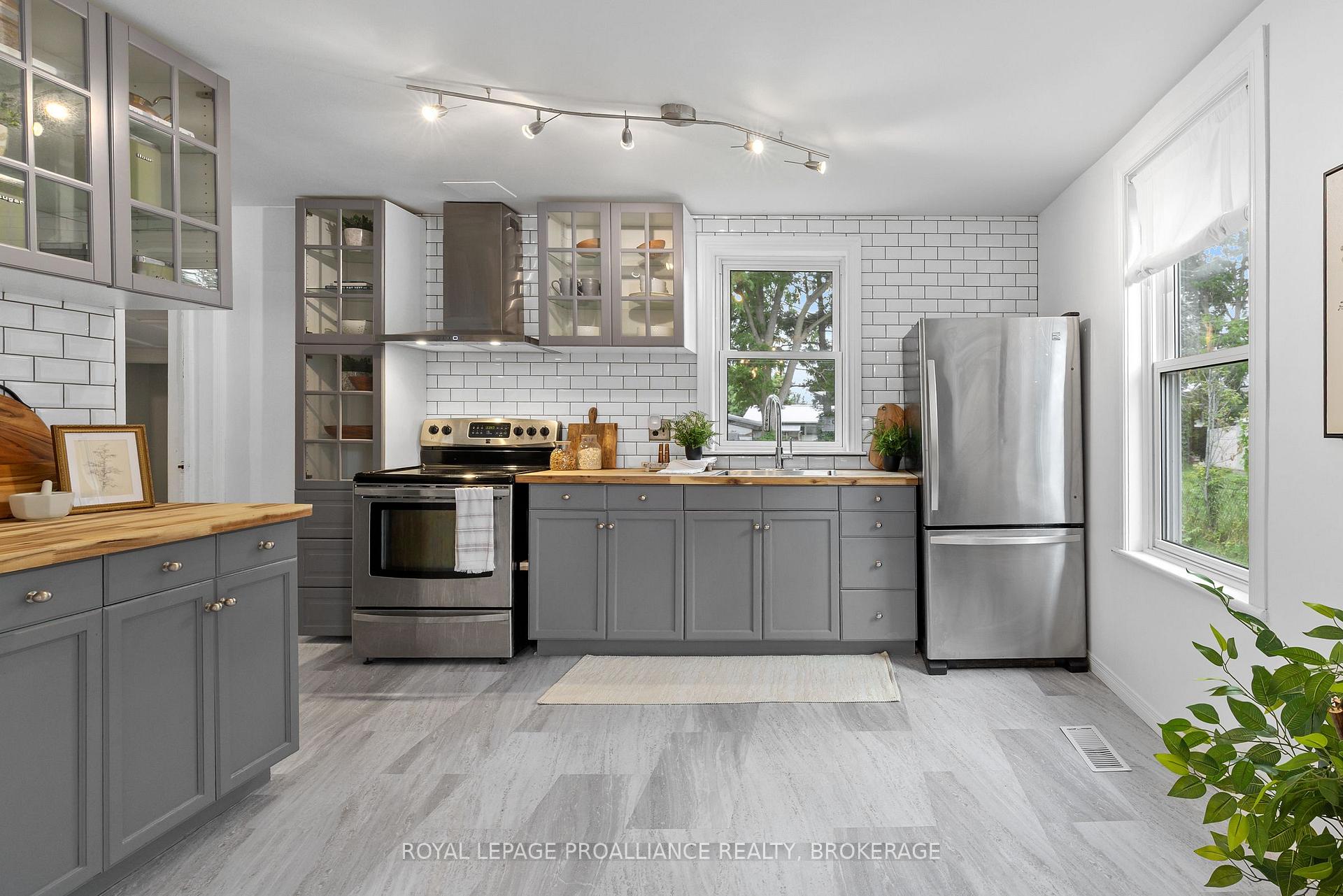 Photo 18 of 420 Garden Street, Gananoque — HOMEH