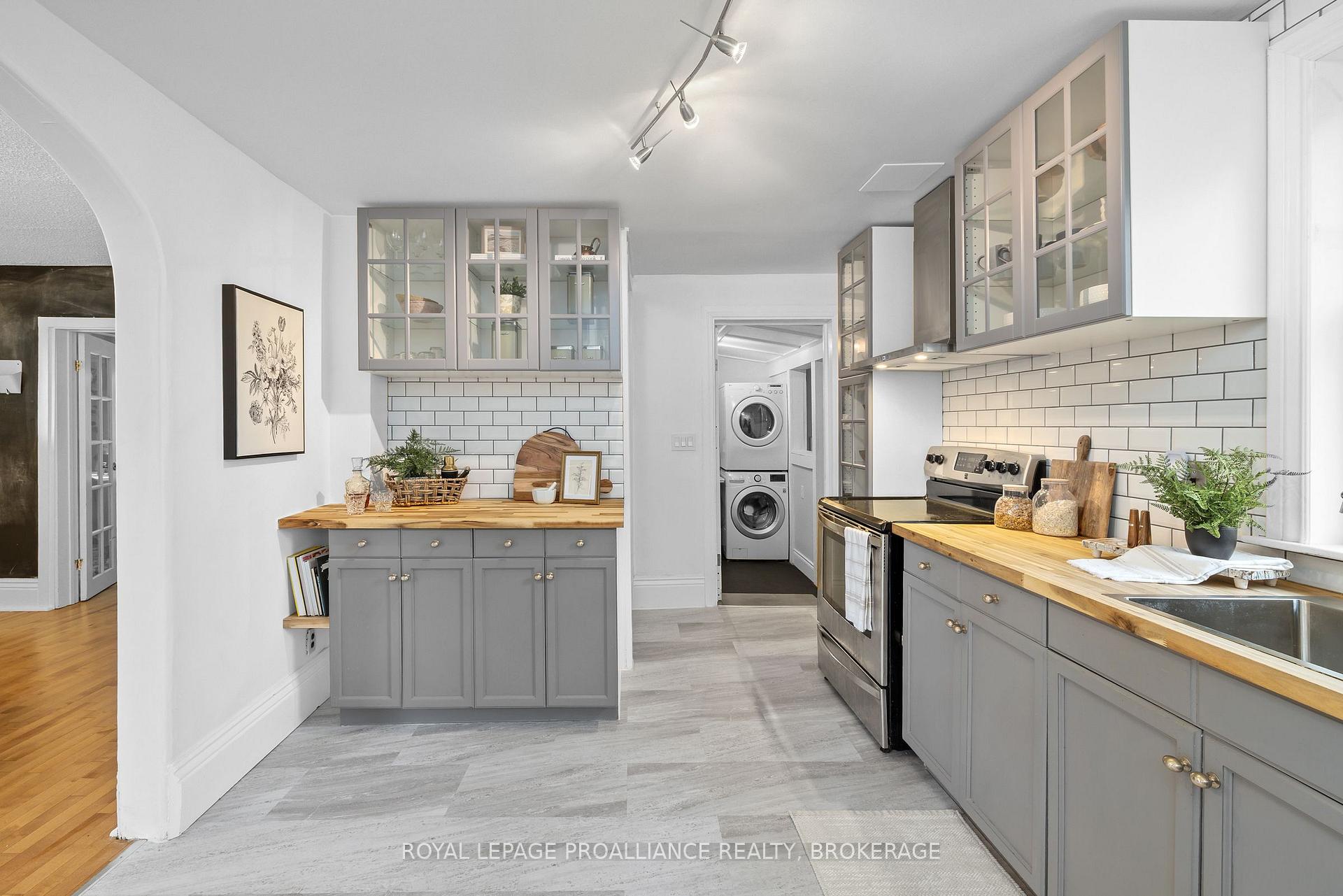Photo 19 of 420 Garden Street, Gananoque — HOMEH