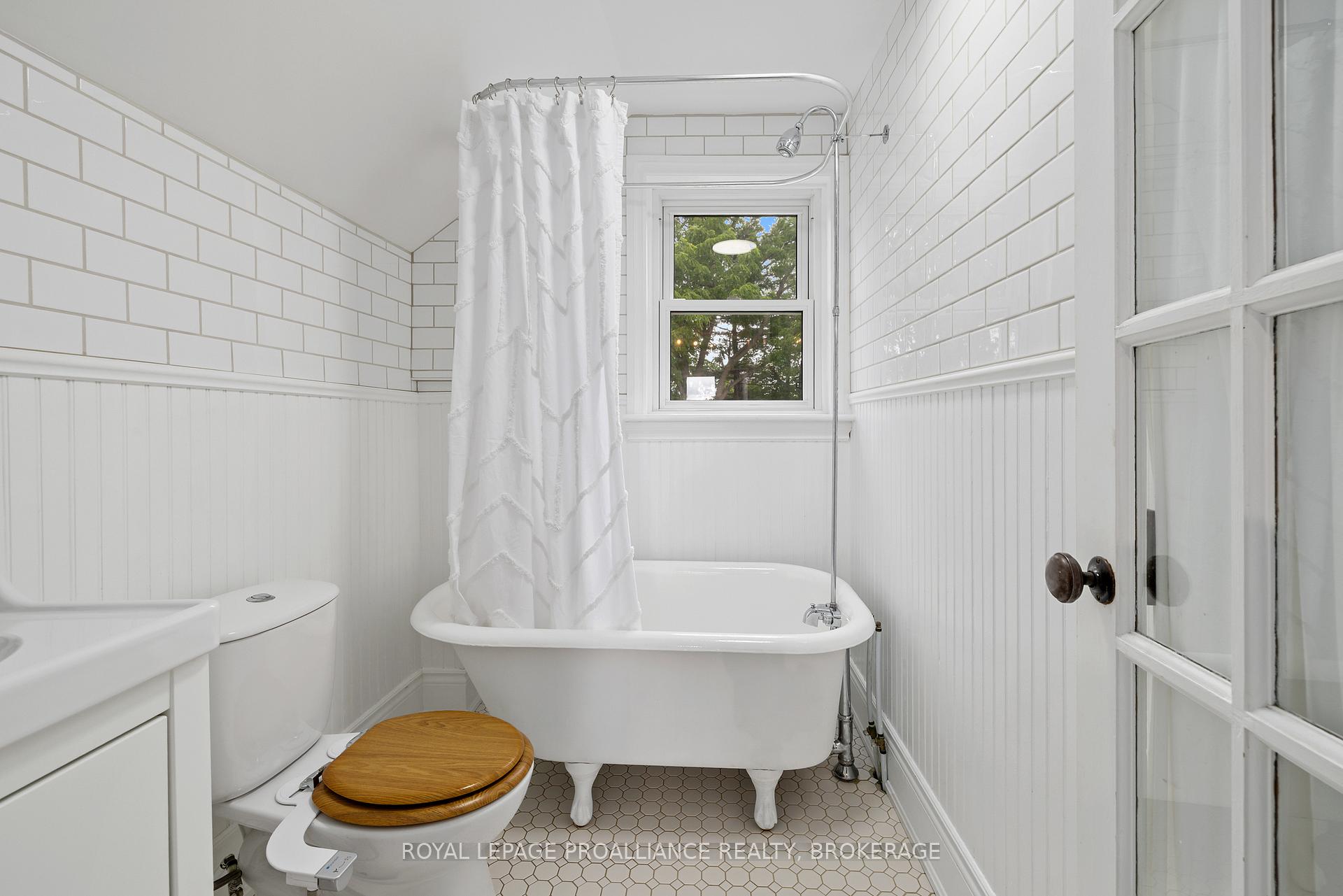 Photo 32 of 420 Garden Street, Gananoque — HOMEH