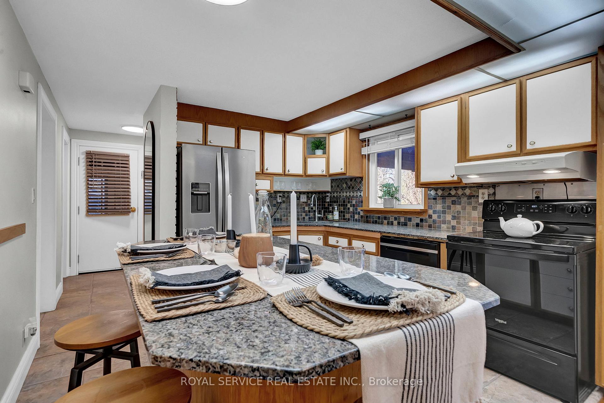 Photo 10 of 45 Davids Crescent, Clarington, Orono — HOMEH