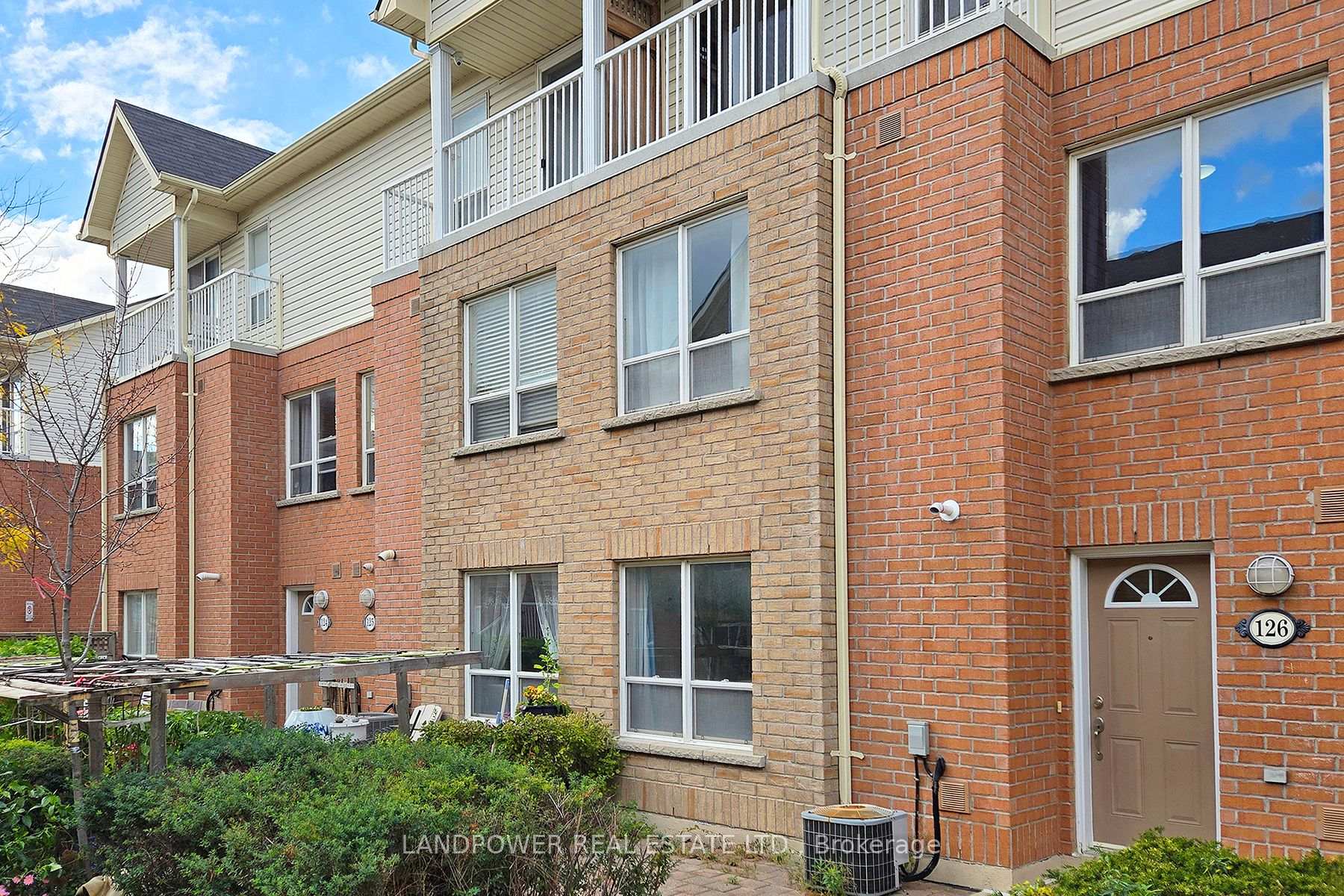 Photo 2 of Unit 126, 8 Faithful Way, Markham, Milliken Mills East — HOMEH