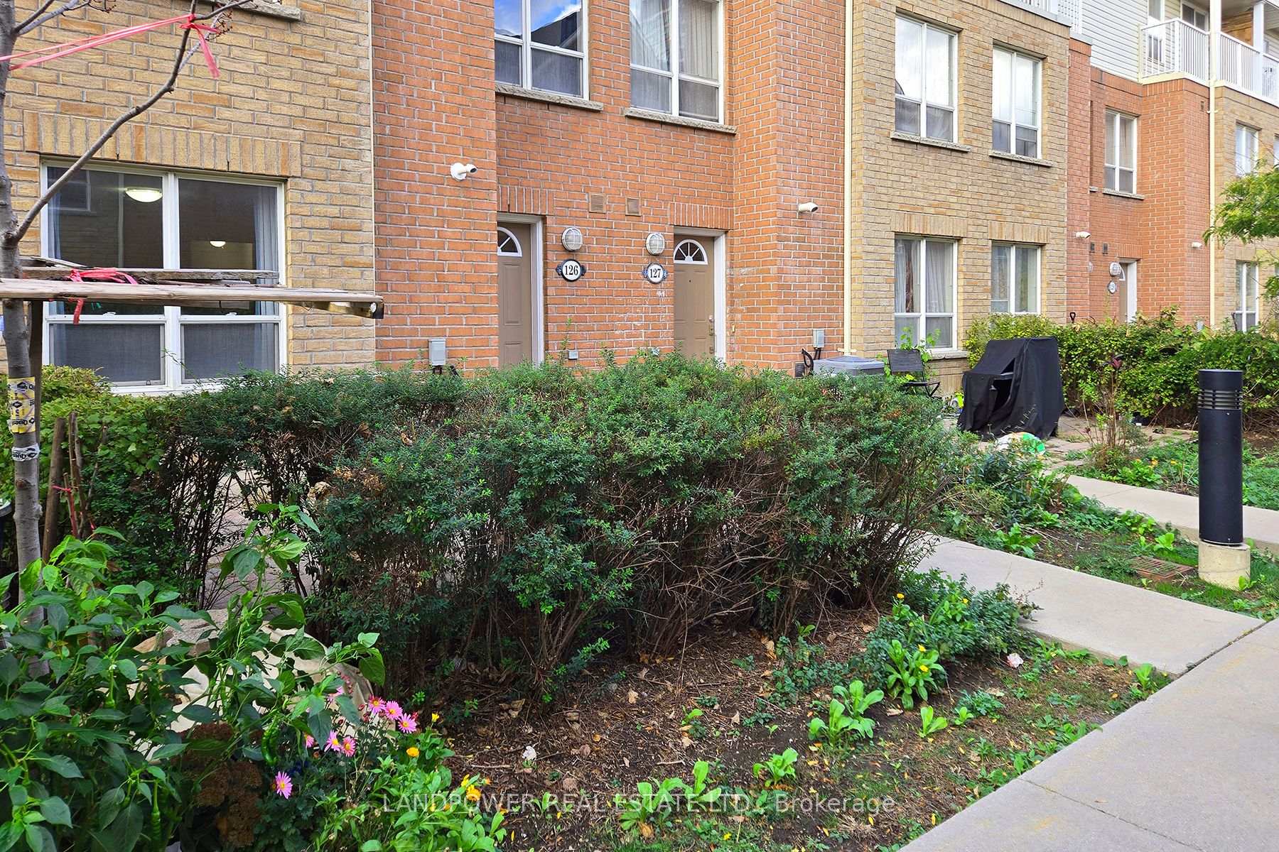 Photo 3 of Unit 126, 8 Faithful Way, Markham, Milliken Mills East — HOMEH