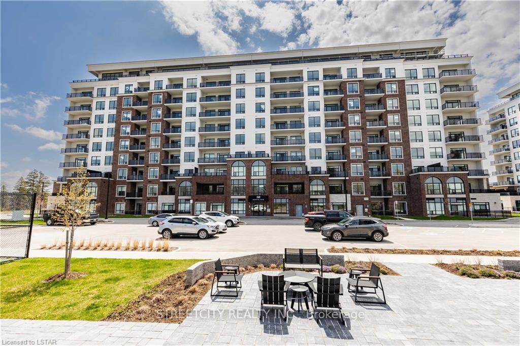 Front of Unit 915, 480 Callaway Road