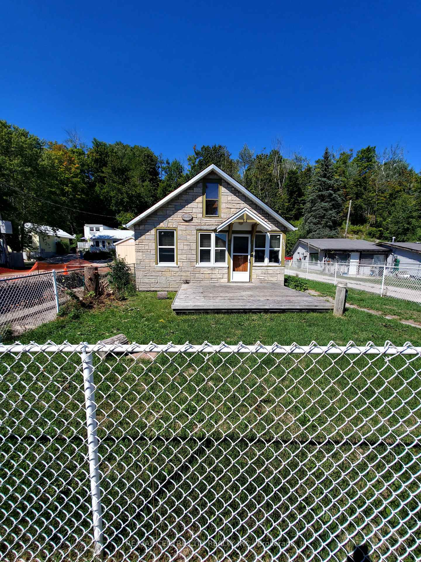 Photo 2 of 435 Edith Cavell Boulevard, Central Elgin, Port Stanley — HOMEH