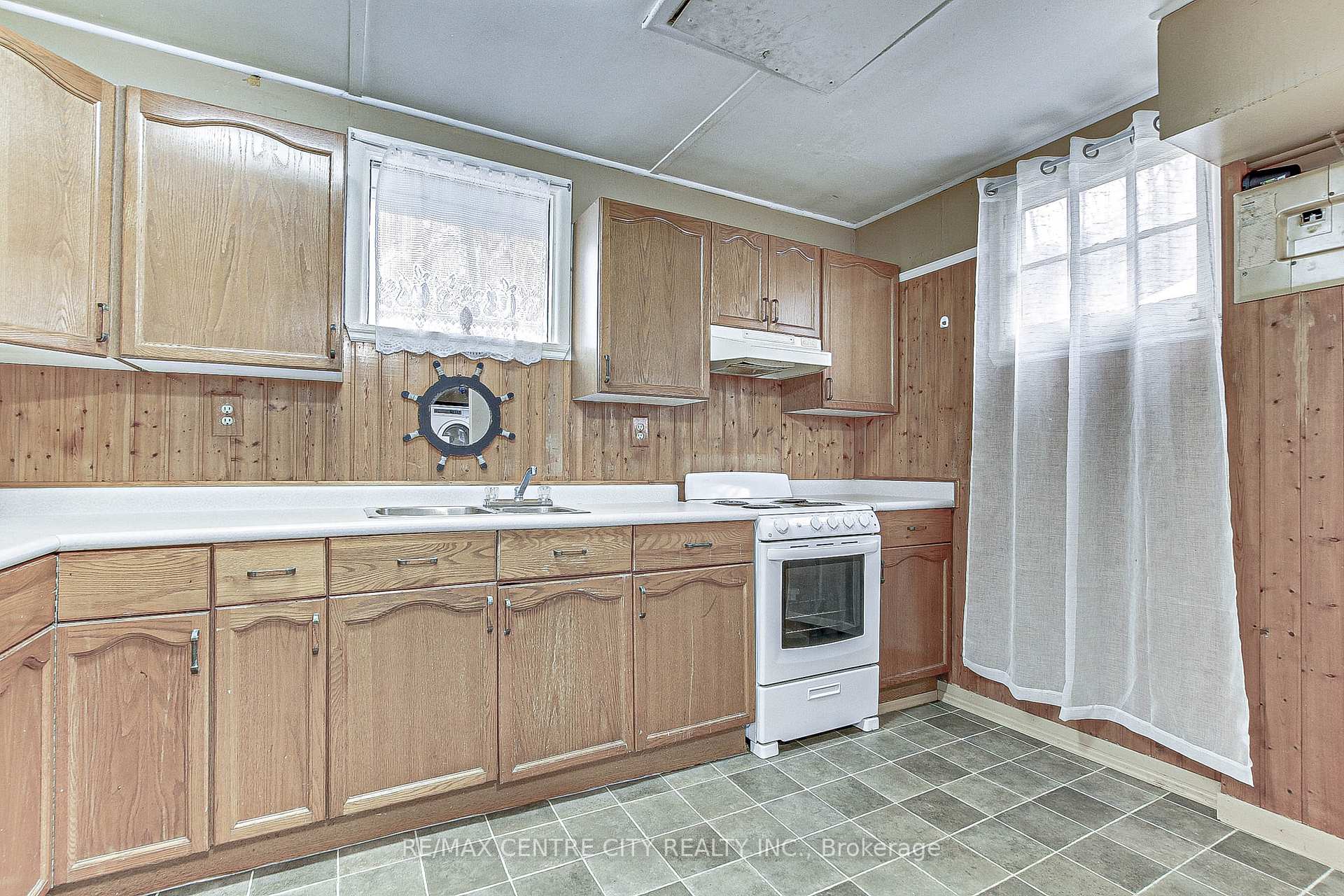 Photo 14 of 435 Edith Cavell Boulevard, Central Elgin, Port Stanley — HOMEH