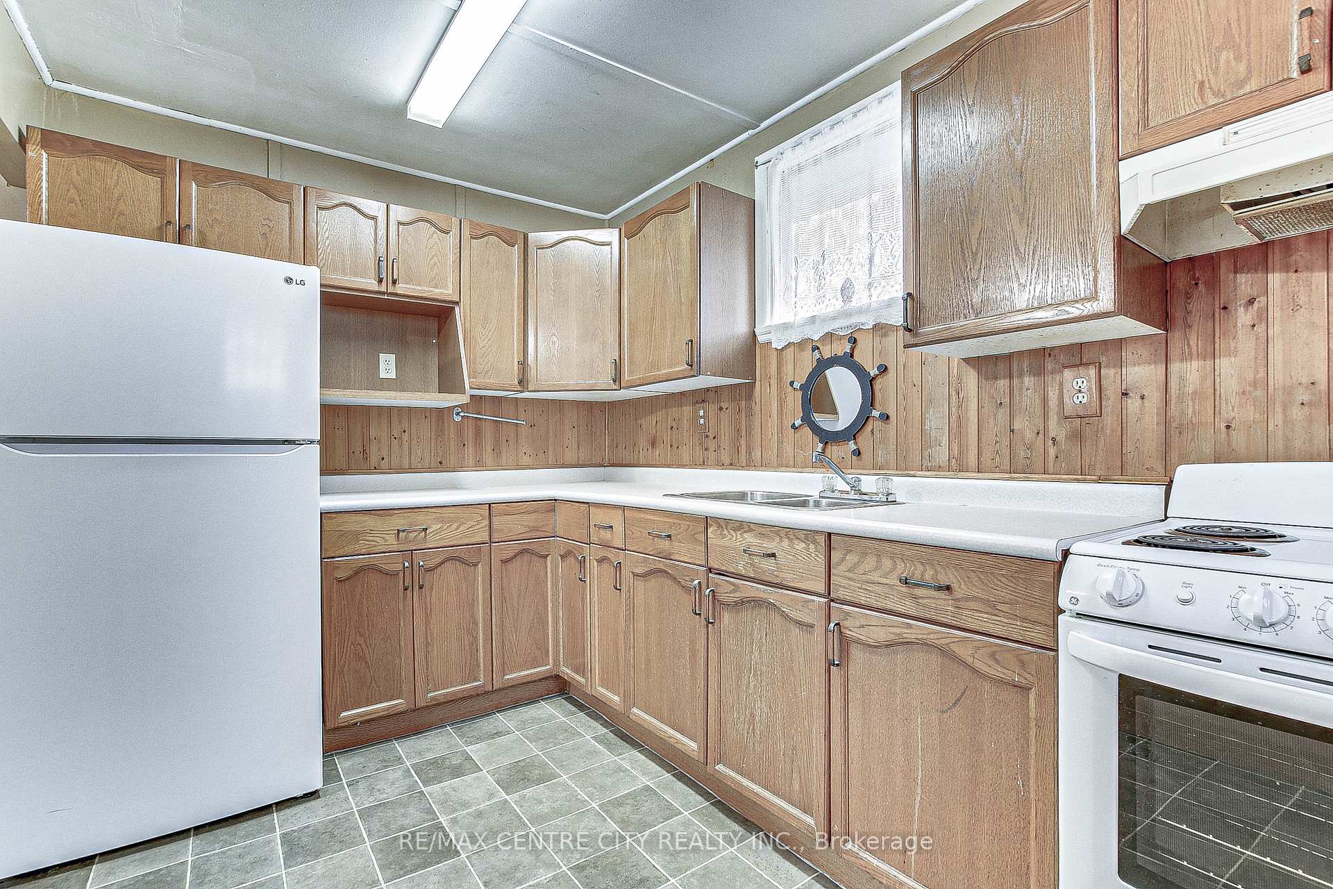 Photo 16 of 435 Edith Cavell Boulevard, Central Elgin, Port Stanley — HOMEH