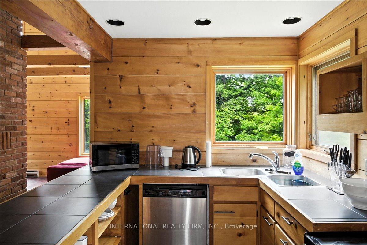 Photo 5 of 2445 Riverside Drive, Clearview, Rural Clearview — HOMEH