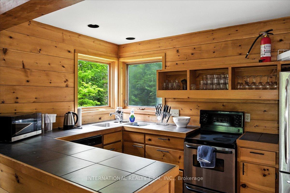 Photo 9 of 2445 Riverside Drive, Clearview, Rural Clearview — HOMEH