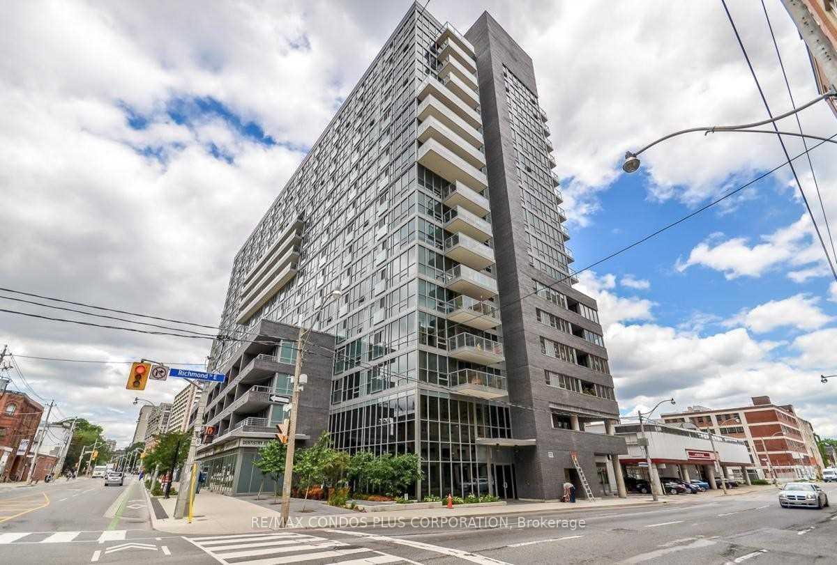 Front of Unit 1004, 320 Richmond Street E