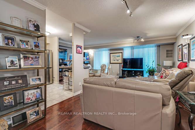 Photo 3 of Unit 1008, 8 Covington Road, Toronto, Englemount-Lawrence — HOMEH