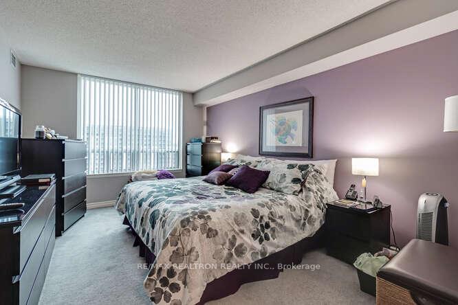 Photo 5 of Unit 1008, 8 Covington Road, Toronto, Englemount-Lawrence — HOMEH