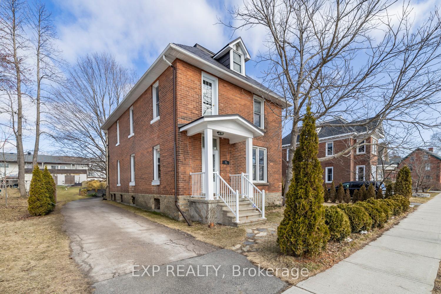 Photo 3 of 71 High Street, Carleton Place — HOMEH