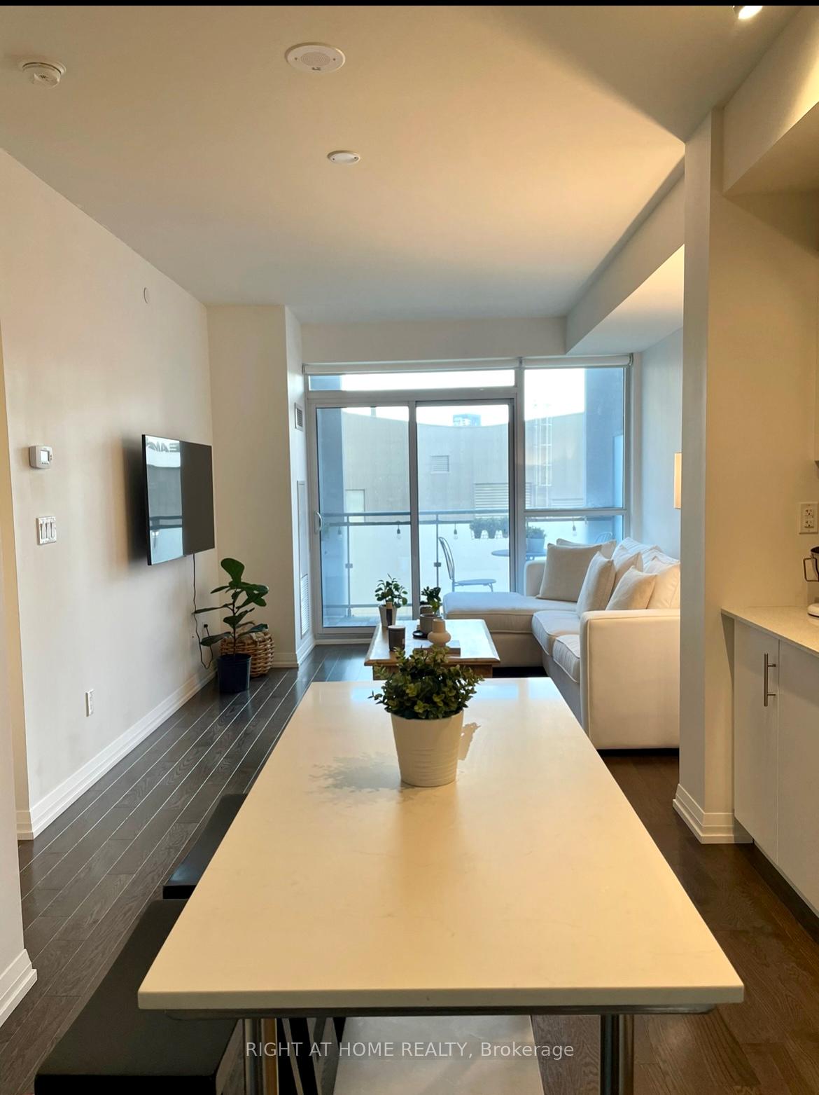 Photo 4 of Unit 736, 460 Adelaide Street E, Toronto, Moss Park — HOMEH