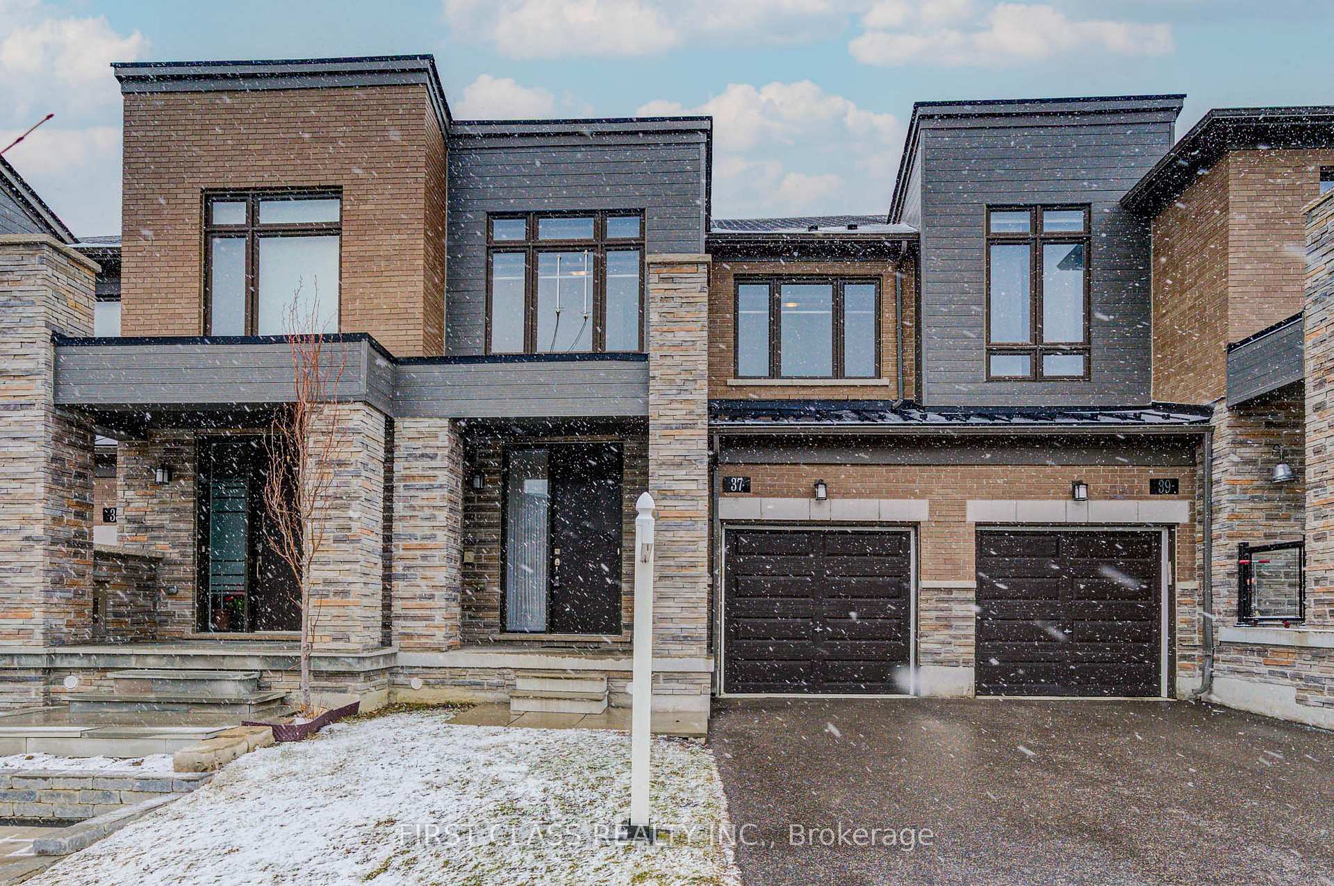 Front of 37 Badgerow Way