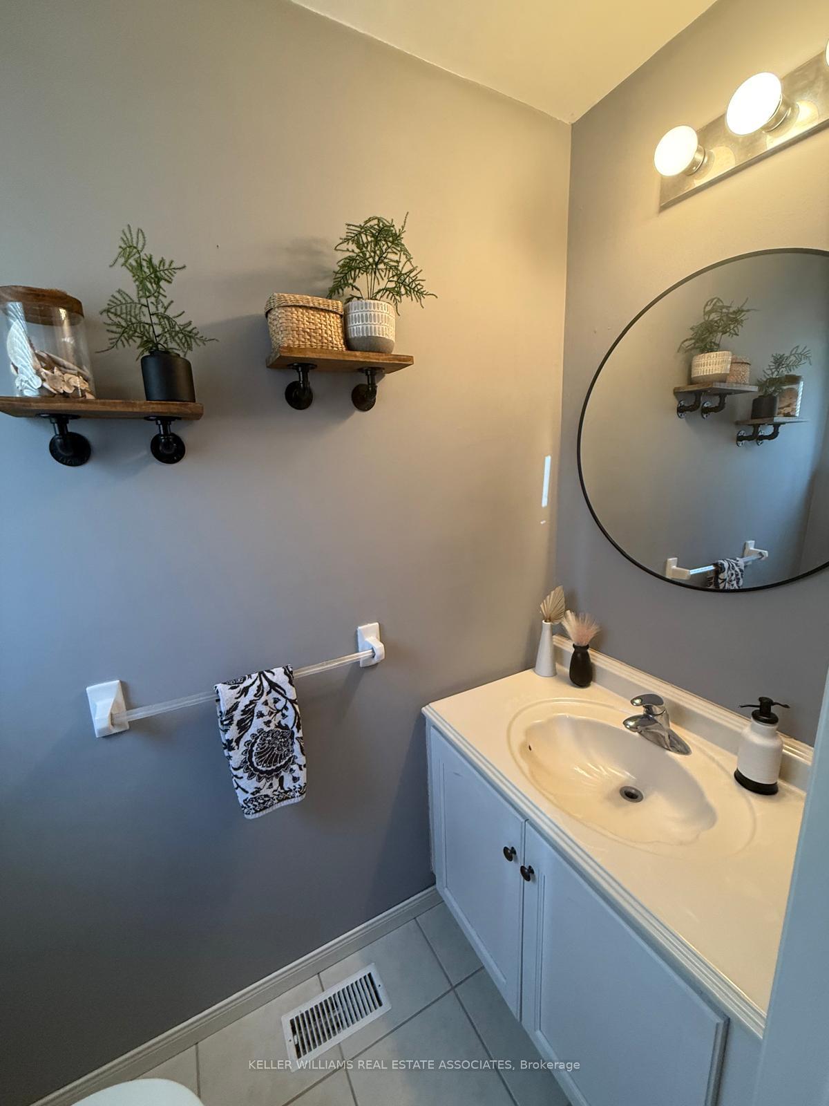Photo 2 of 1013 Duke Street, Cambridge — HOMEH