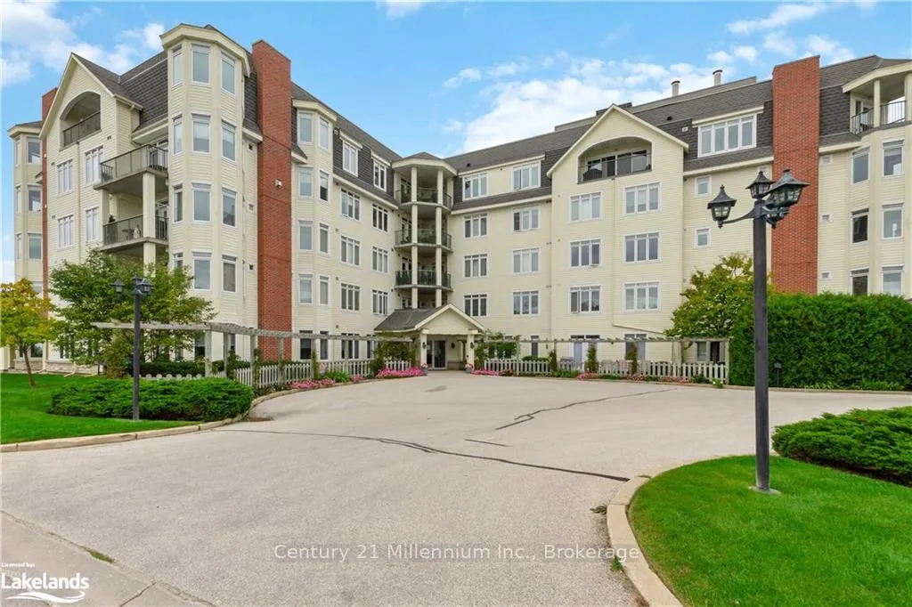 Front of Unit 101, 10 Bay Street E