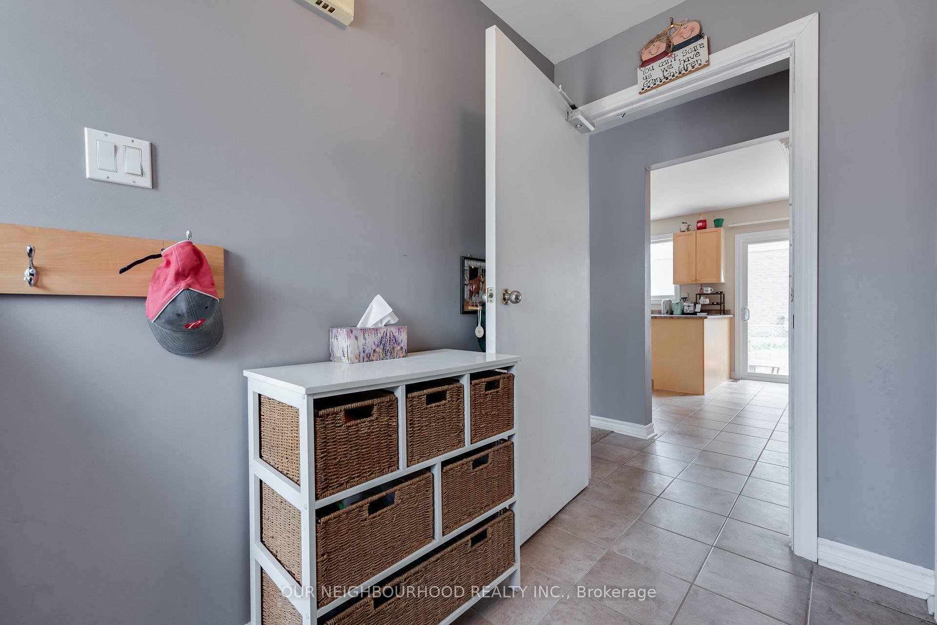 Photo 5 of 449 Leacock Drive, Barrie, Letitia Heights — HOMEH