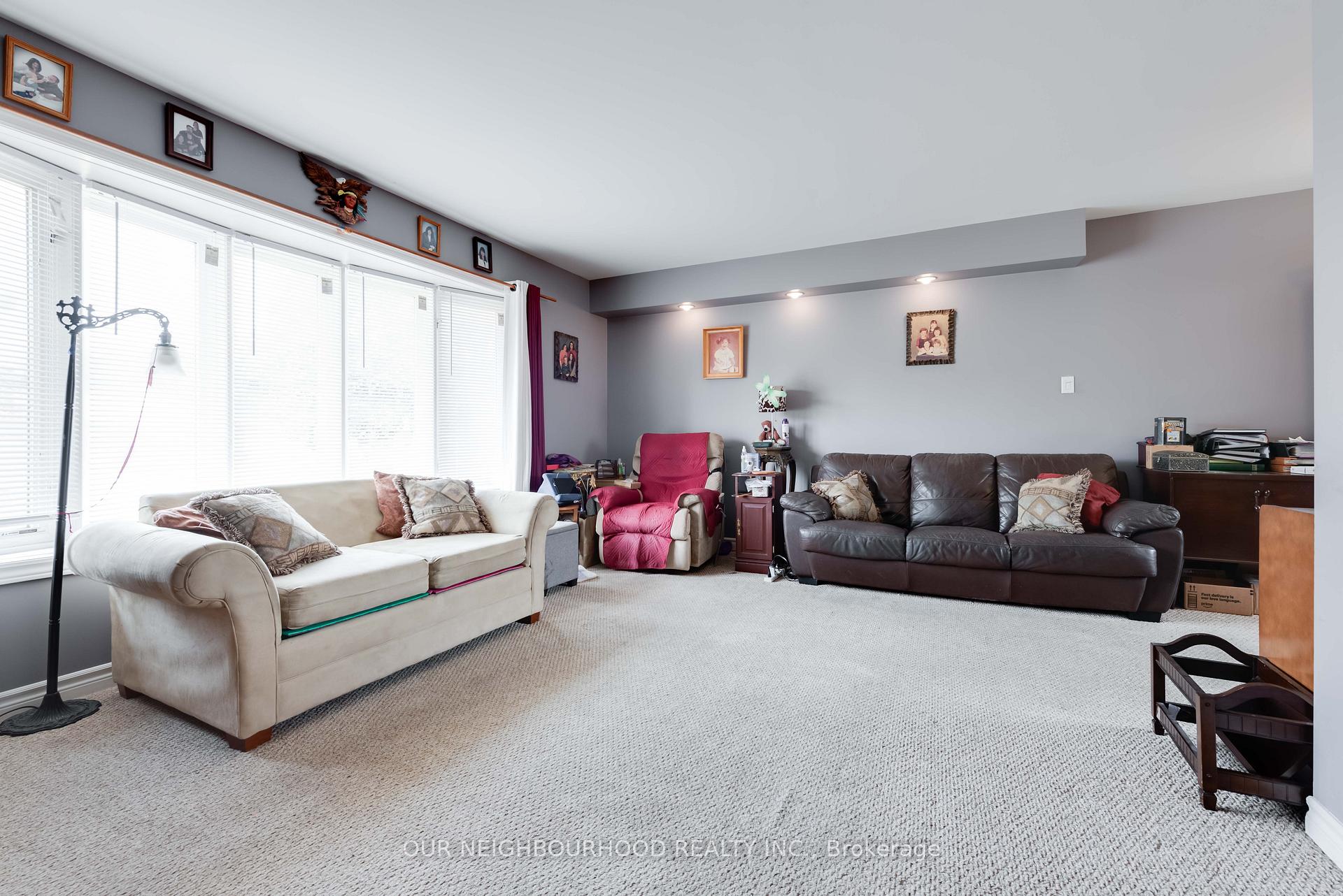 Photo 8 of 449 Leacock Drive, Barrie, Letitia Heights — HOMEH