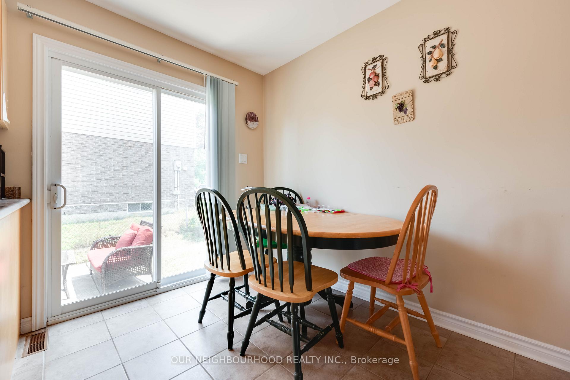 Photo 12 of 449 Leacock Drive, Barrie, Letitia Heights — HOMEH