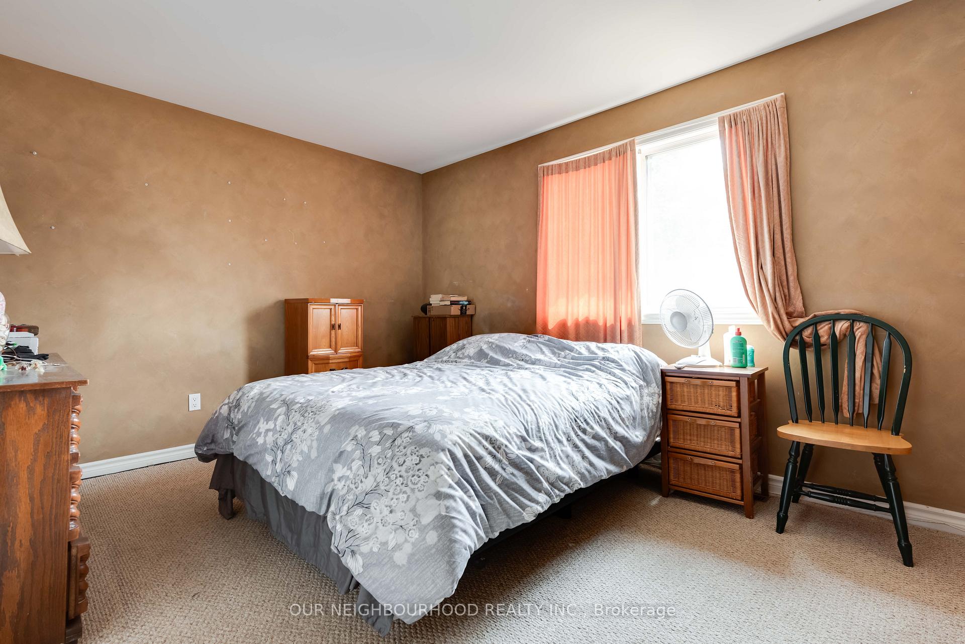 Photo 16 of 449 Leacock Drive, Barrie, Letitia Heights — HOMEH
