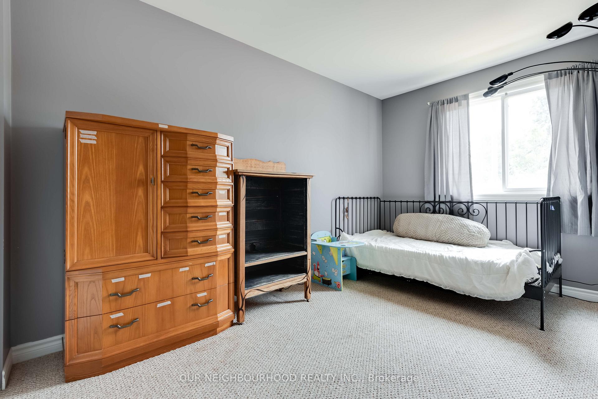 Photo 23 of 449 Leacock Drive, Barrie, Letitia Heights — HOMEH
