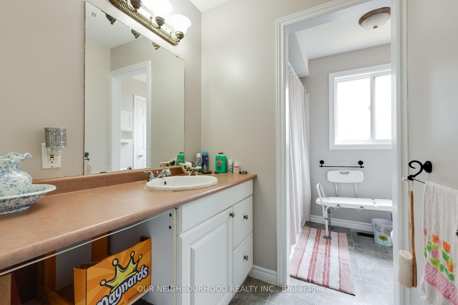 Photo 18 of 449 Leacock Drive, Barrie, Letitia Heights — HOMEH