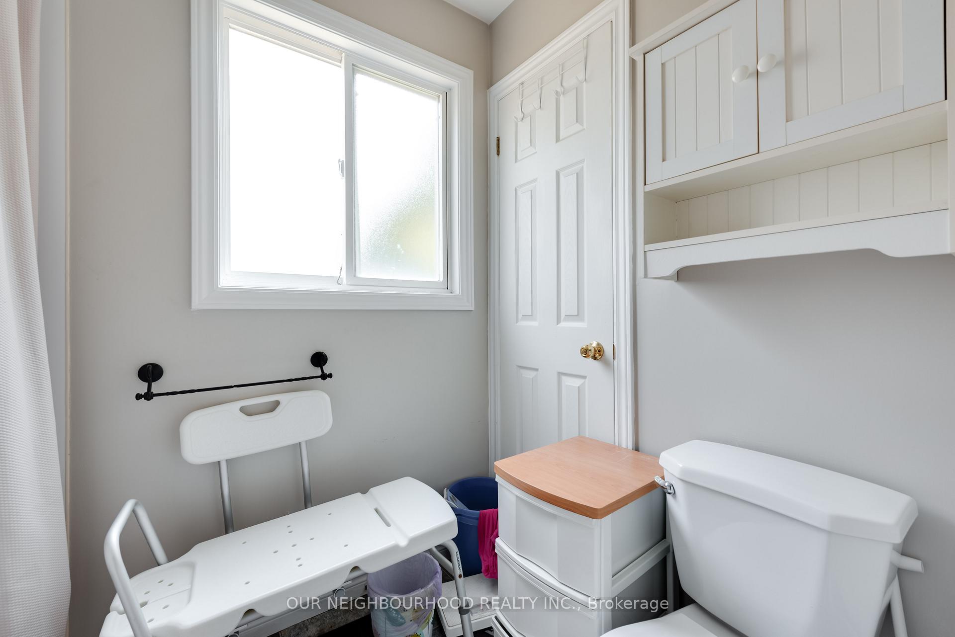 Photo 19 of 449 Leacock Drive, Barrie, Letitia Heights — HOMEH