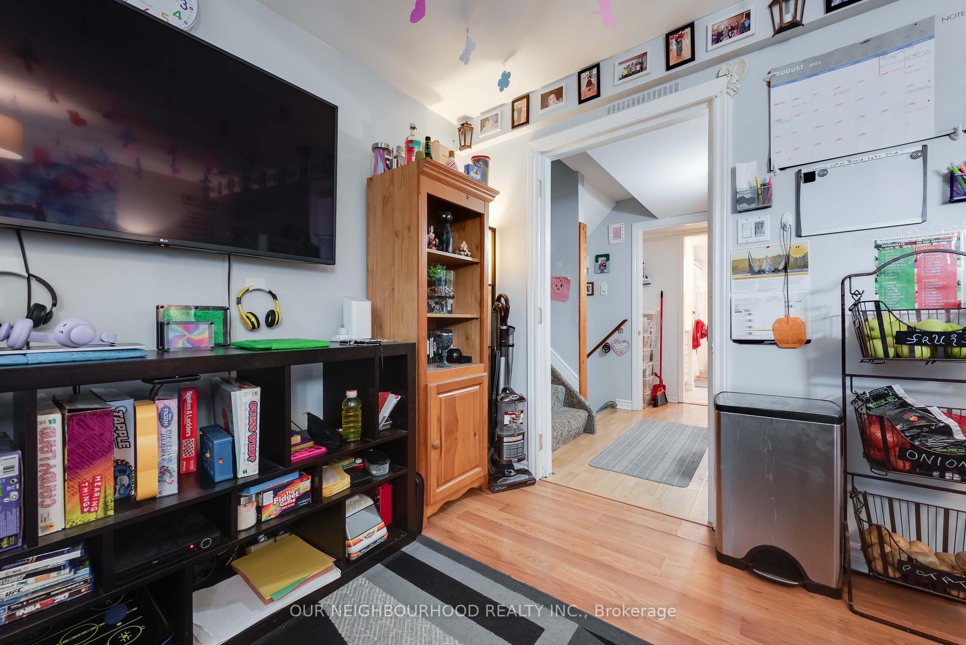 Photo 24 of 449 Leacock Drive, Barrie, Letitia Heights — HOMEH