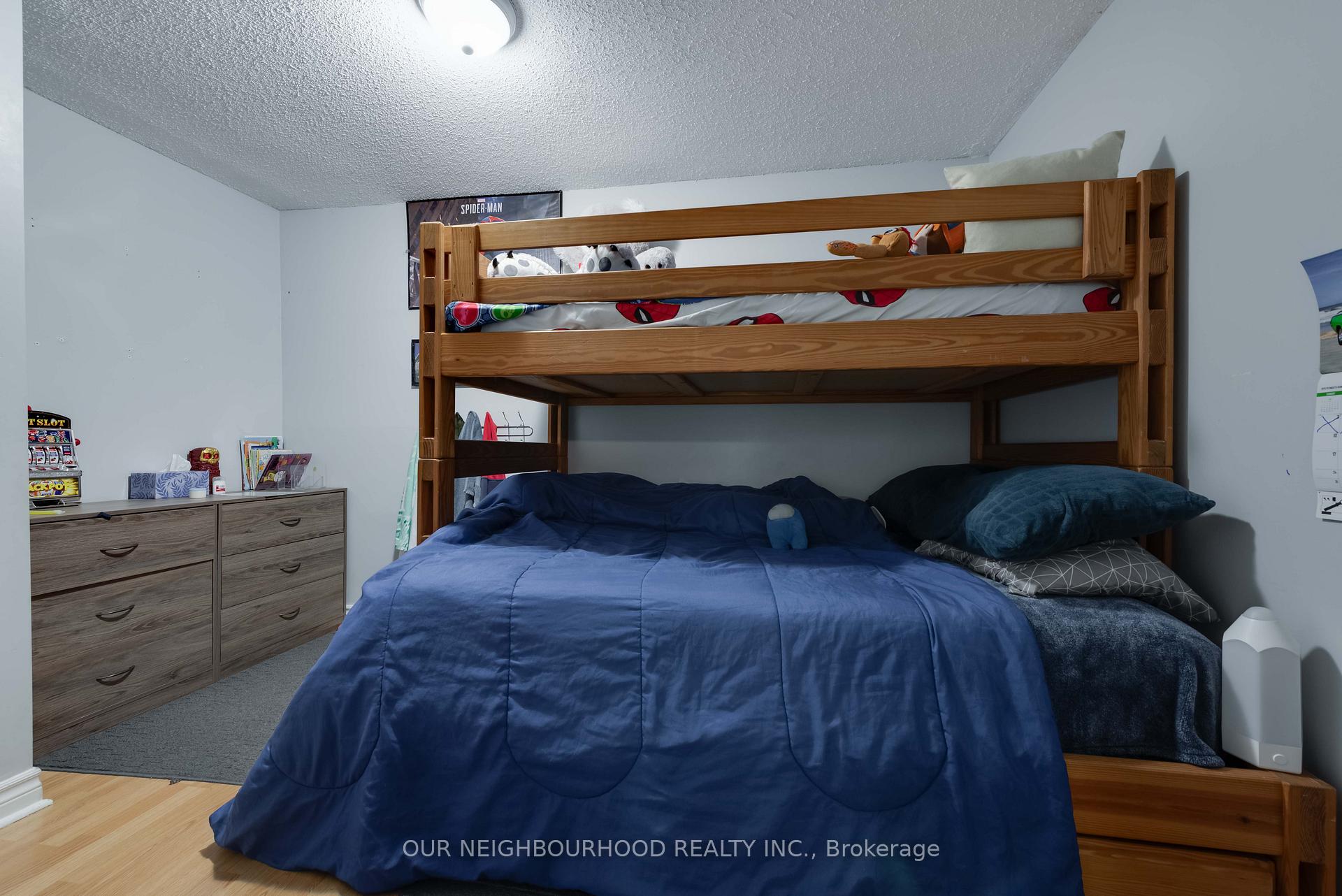 Photo 37 of 449 Leacock Drive, Barrie, Letitia Heights — HOMEH