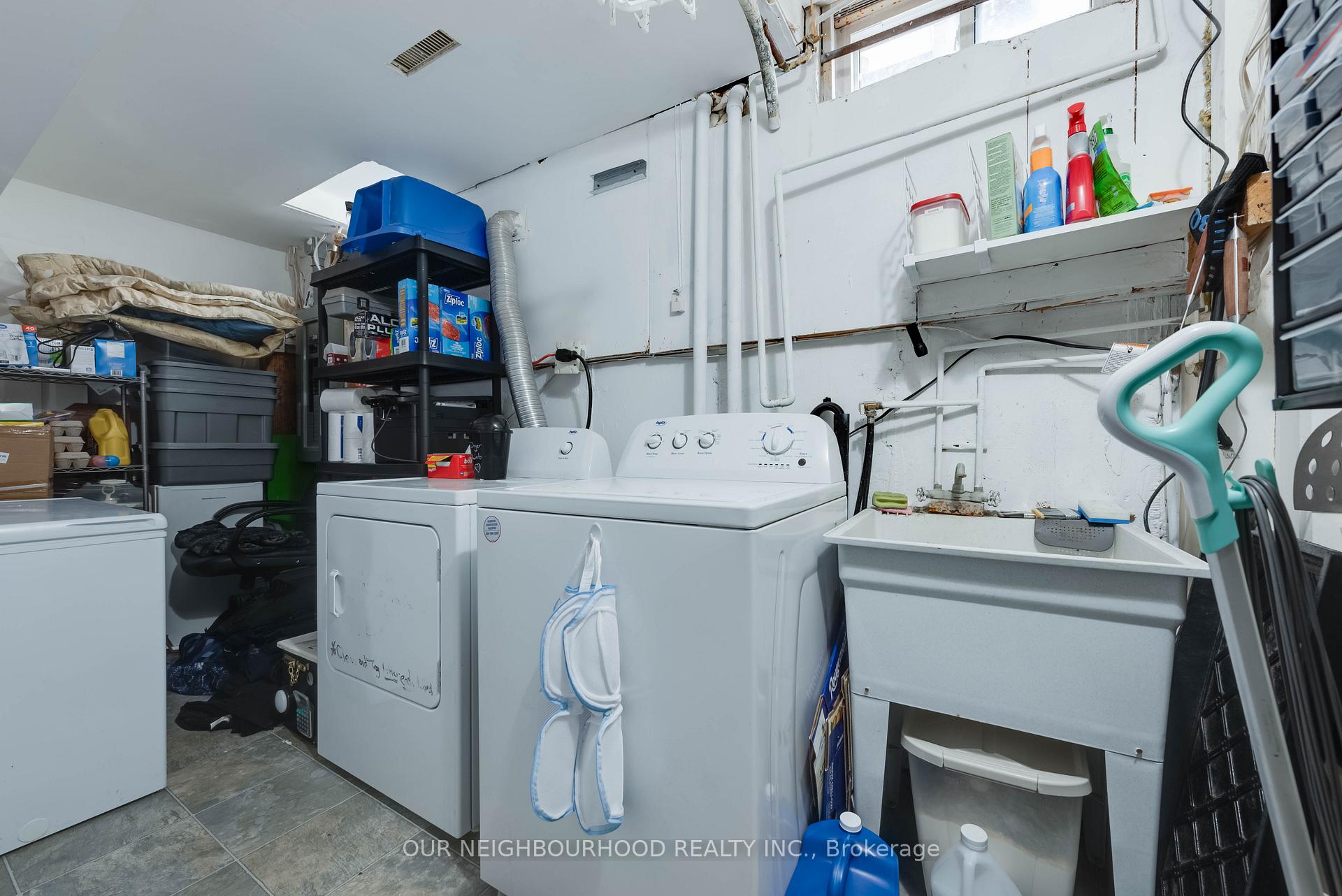Photo 43 of 449 Leacock Drive, Barrie, Letitia Heights — HOMEH