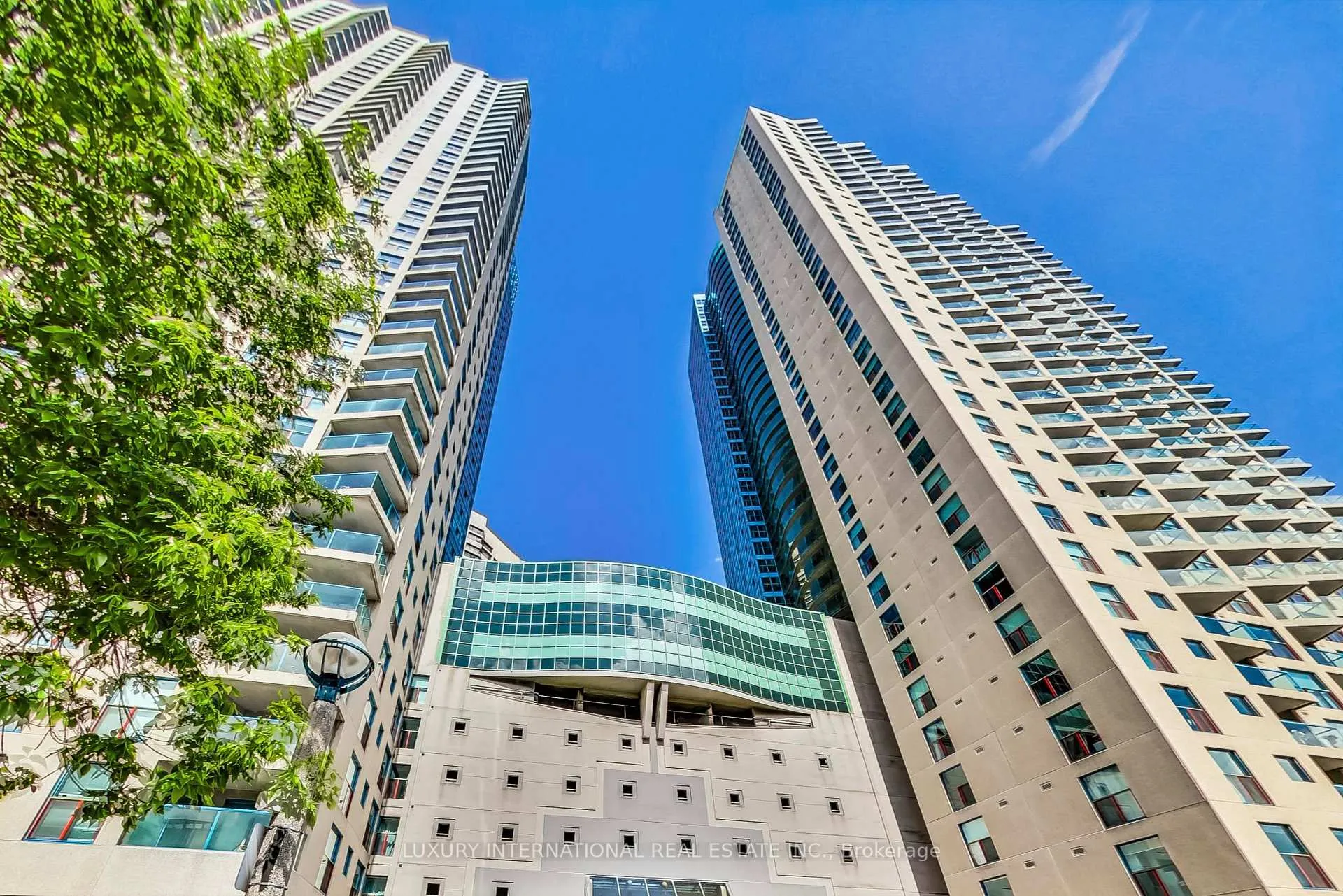 Front of Unit 3108, 99 Harbour Square