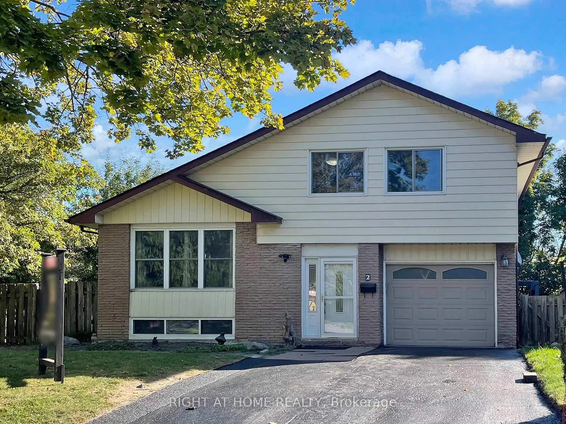 Photo 2 of 2 Hetherington Drive, Clarington, Bowmanville — HOMEH