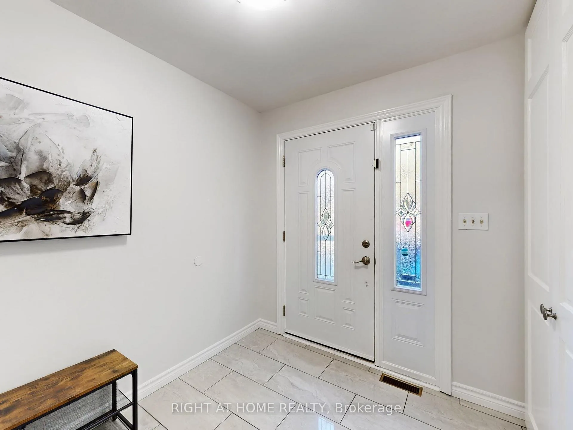 Photo 5 of 2 Hetherington Drive, Clarington, Bowmanville — HOMEH