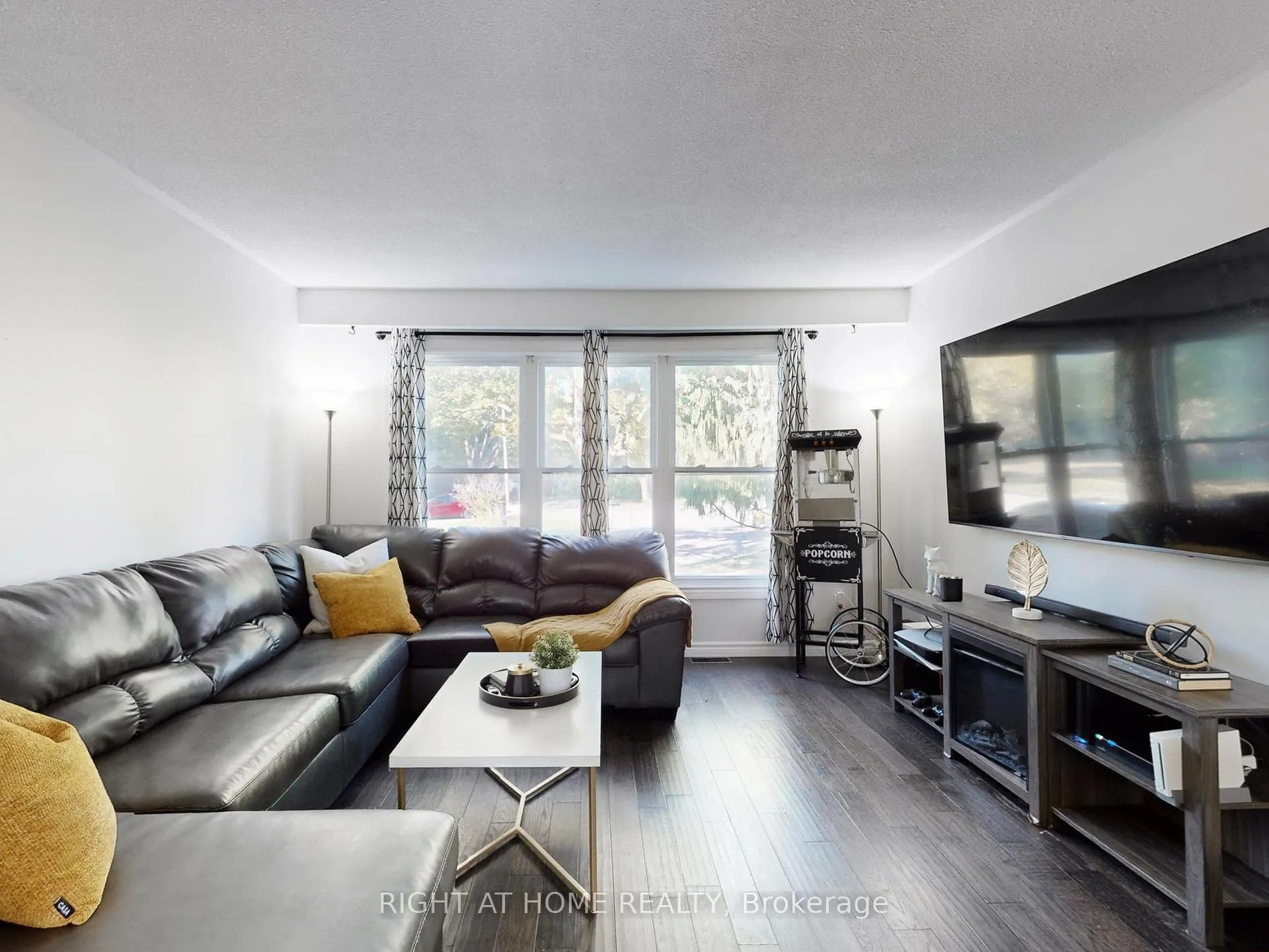 Photo 7 of 2 Hetherington Drive, Clarington, Bowmanville — HOMEH