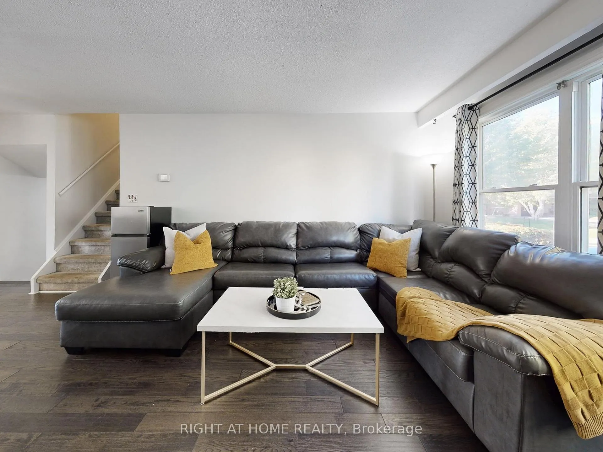 Photo 8 of 2 Hetherington Drive, Clarington, Bowmanville — HOMEH