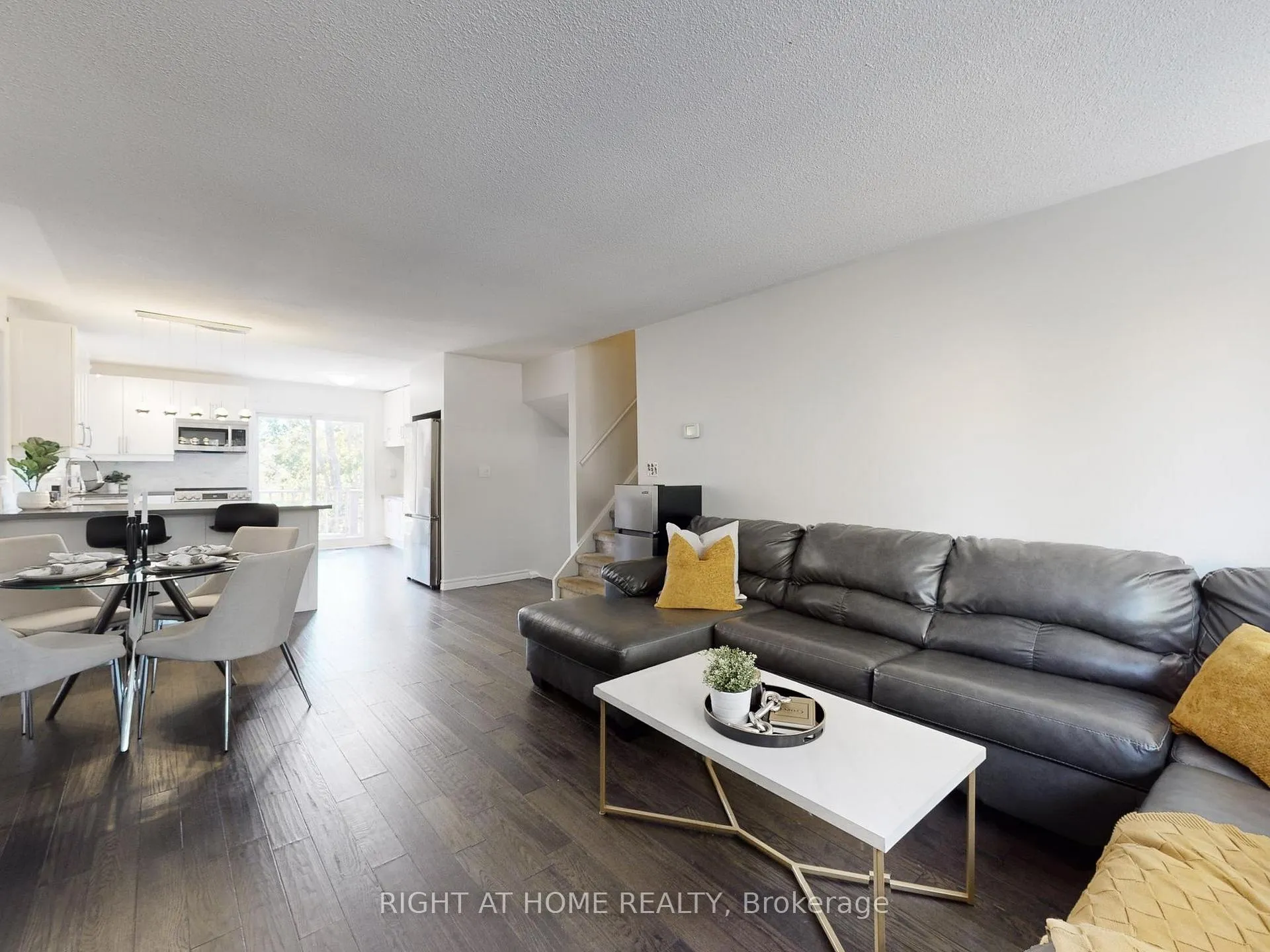 Photo 9 of 2 Hetherington Drive, Clarington, Bowmanville — HOMEH