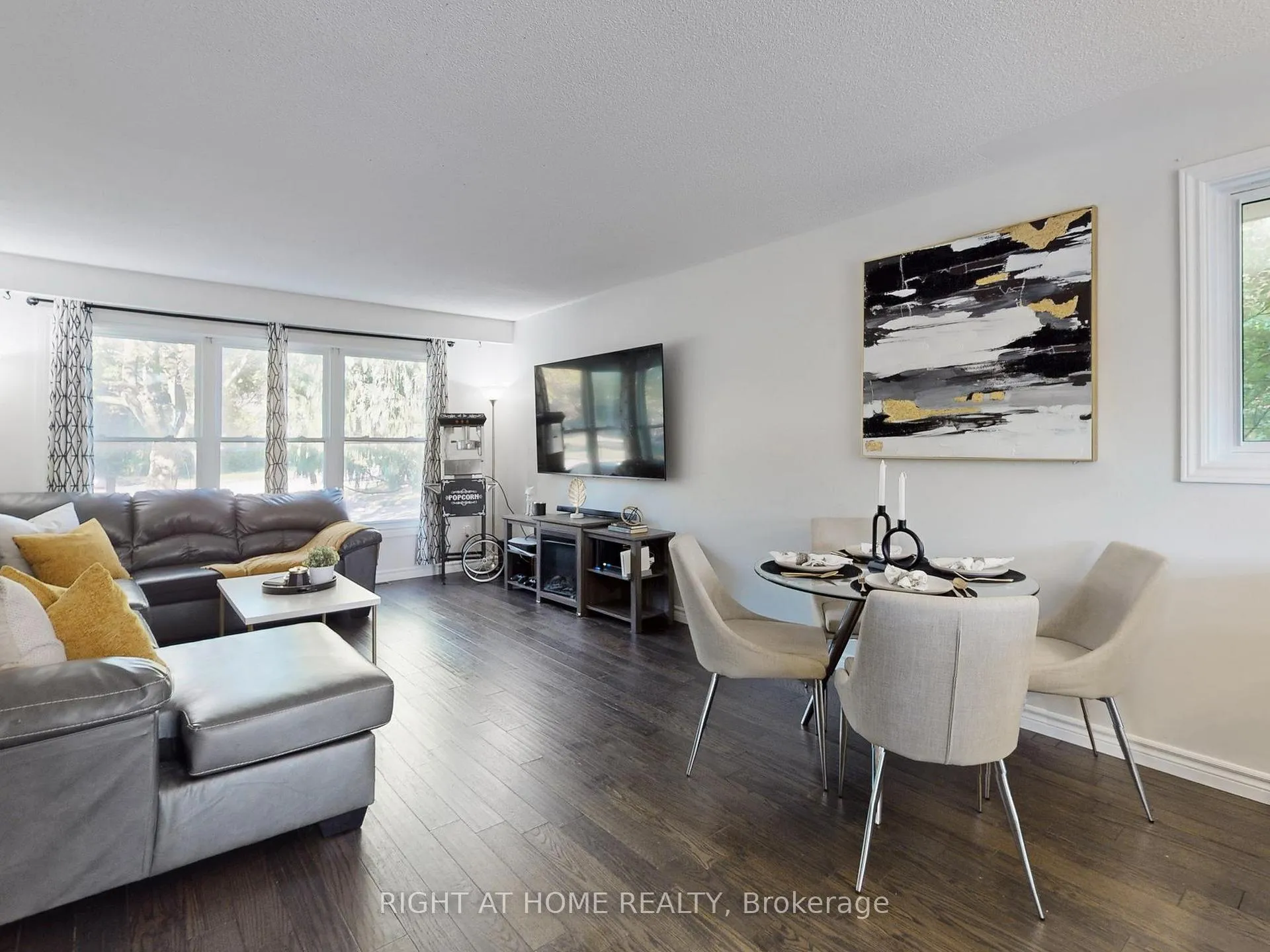 Photo 10 of 2 Hetherington Drive, Clarington, Bowmanville — HOMEH