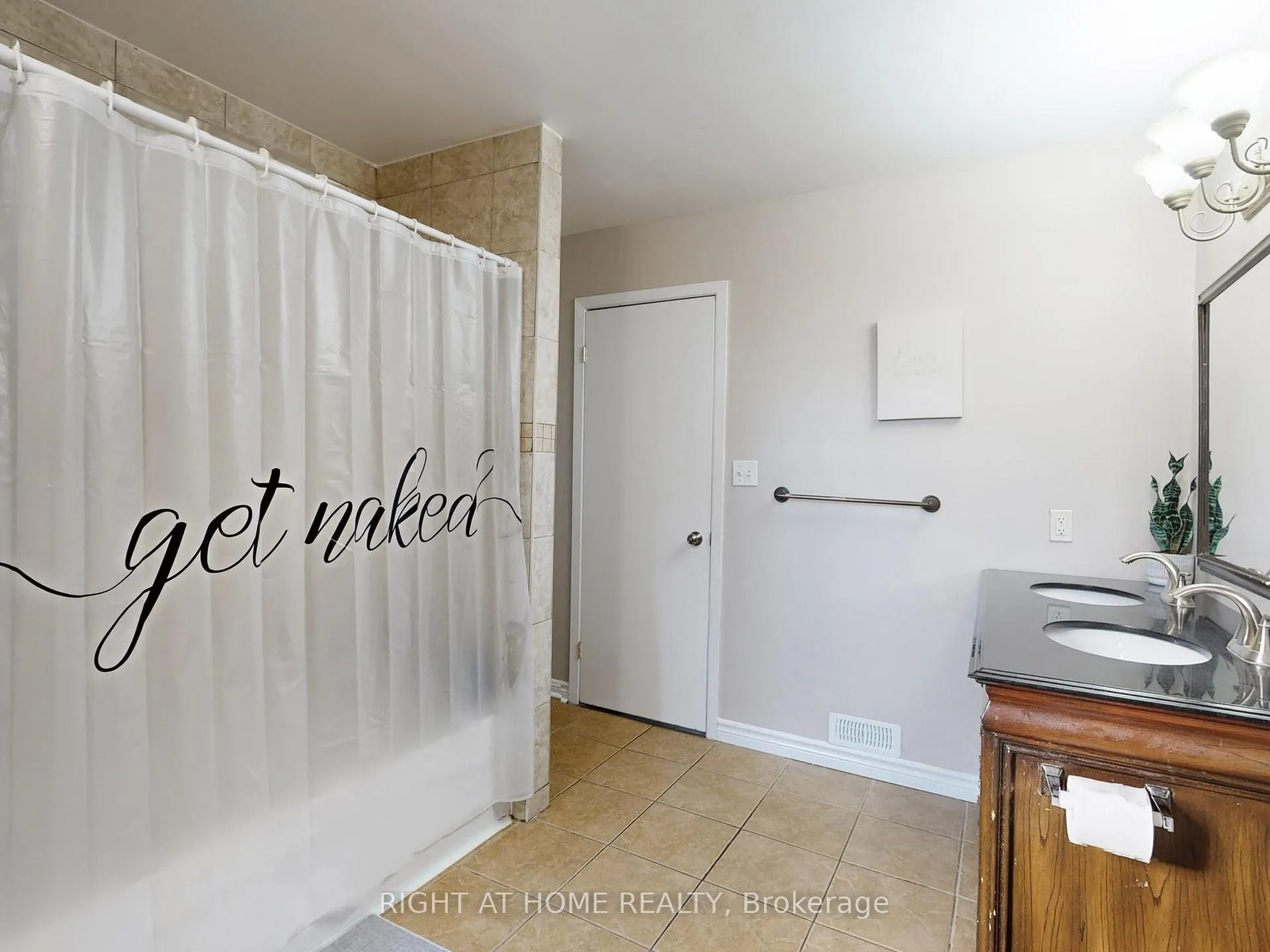 Photo 24 of 2 Hetherington Drive, Clarington, Bowmanville — HOMEH