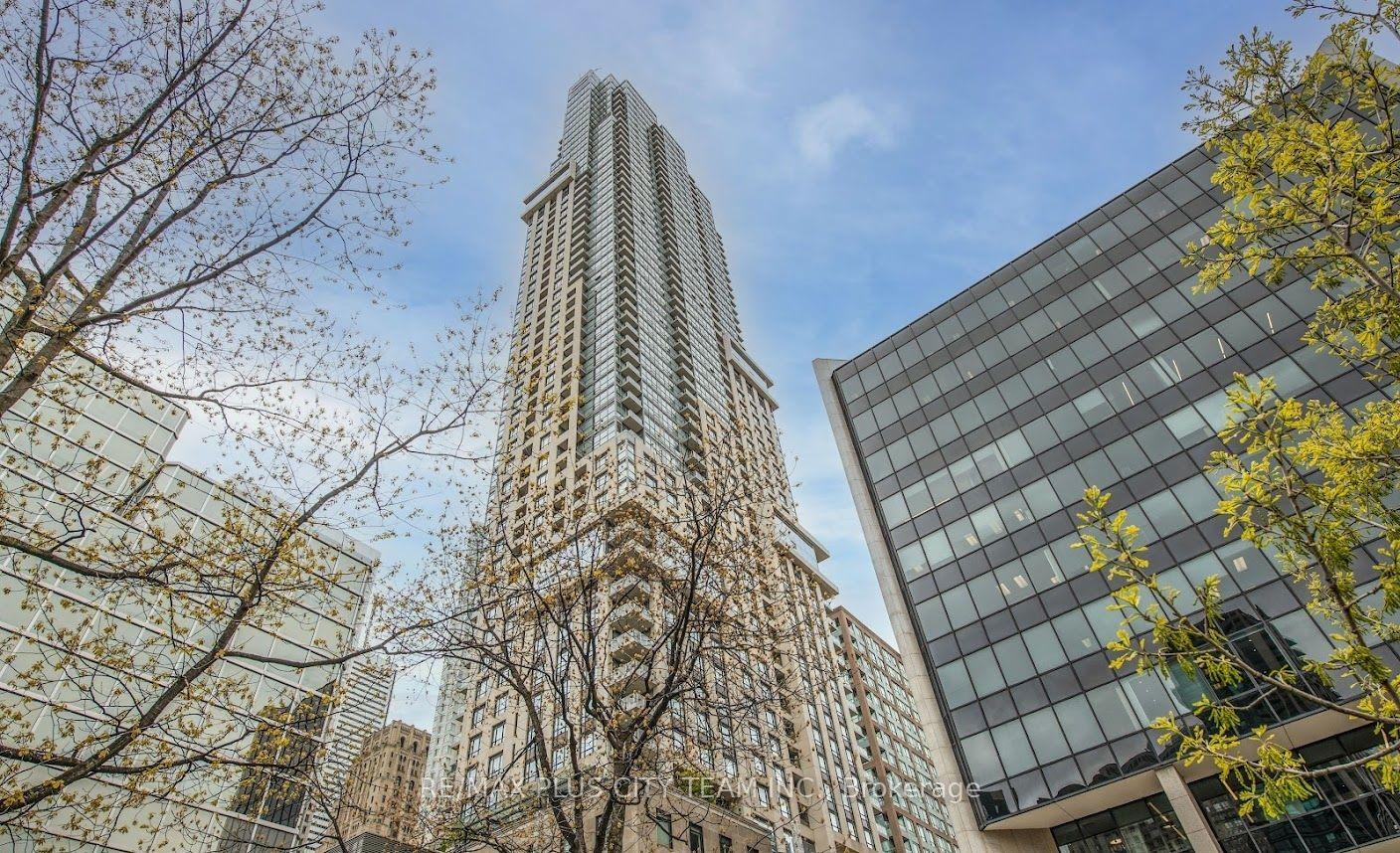 Front of Unit 1504, 88 Scott Street