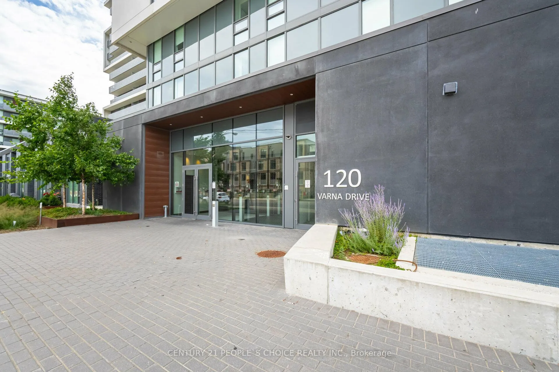 Photo 3 of Unit 301, 120 Varna Drive, Toronto, Englemount-Lawrence — HOMEH