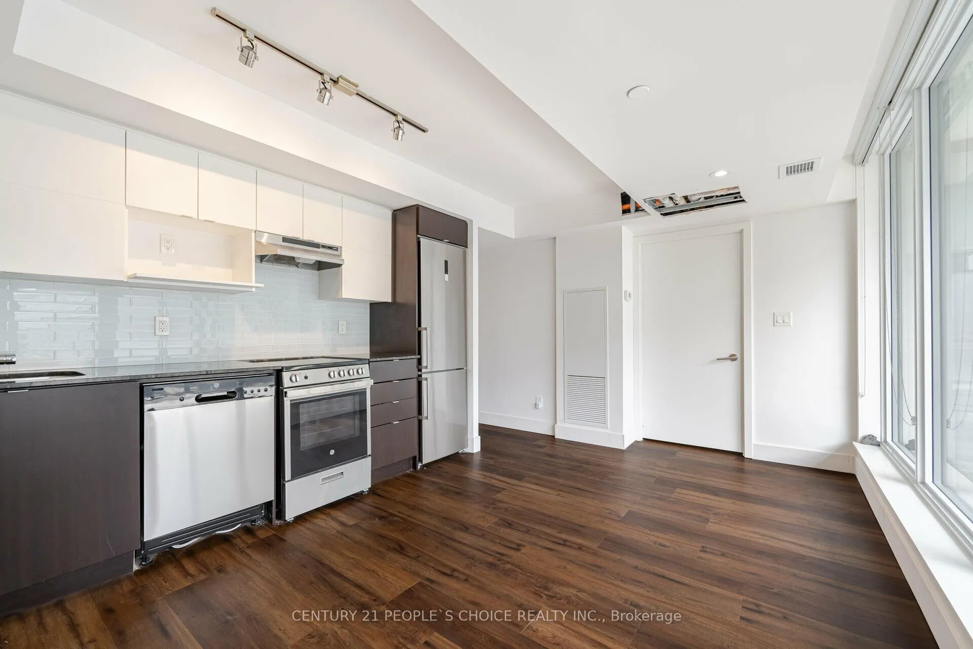 Photo 11 of Unit 301, 120 Varna Drive, Toronto, Englemount-Lawrence — HOMEH
