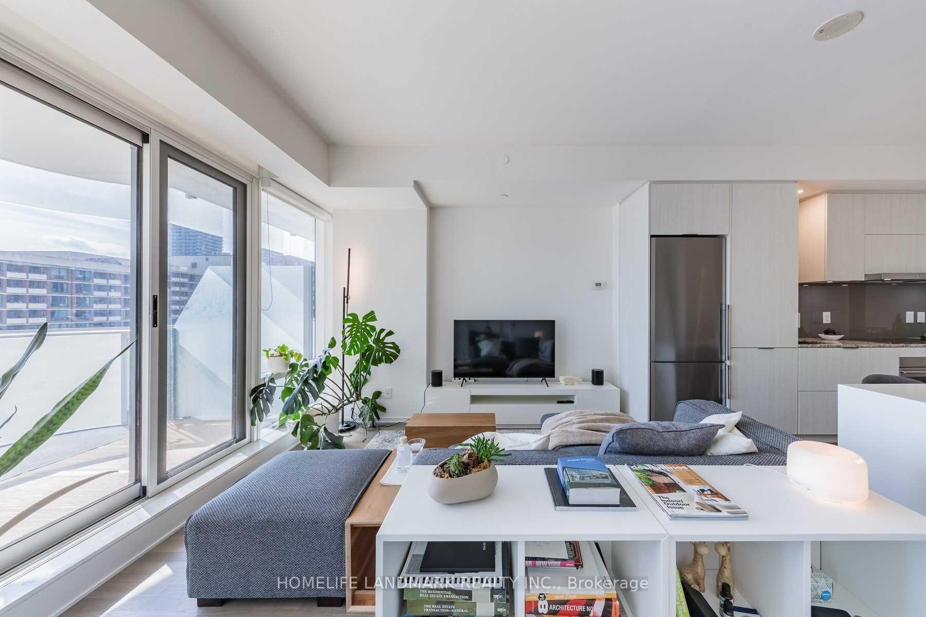 Front of Unit 1105, 1 Bloor Street E