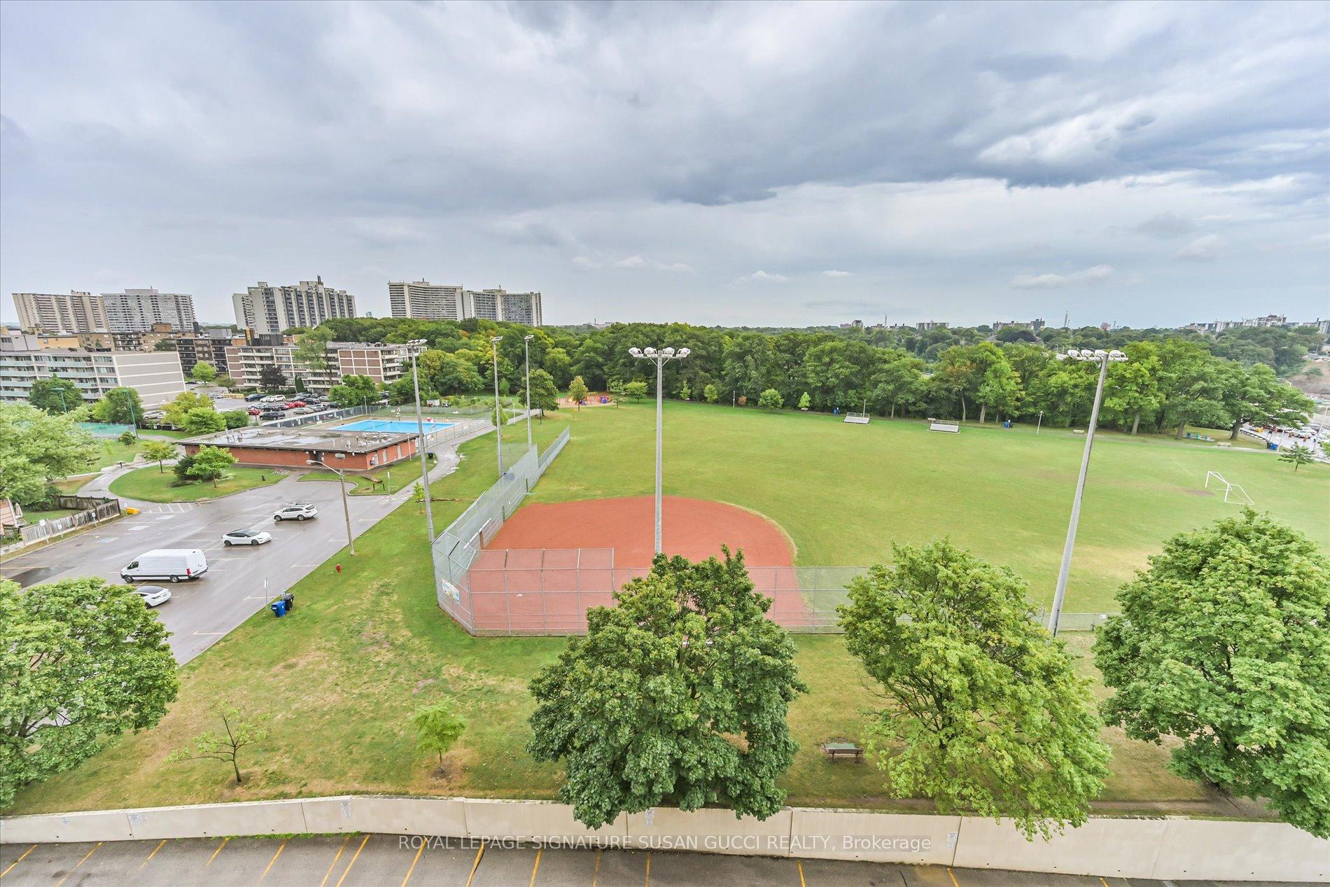 Photo 2 of Unit 616, 1 Leaside Park Drive, Toronto, Leaside — HOMEH