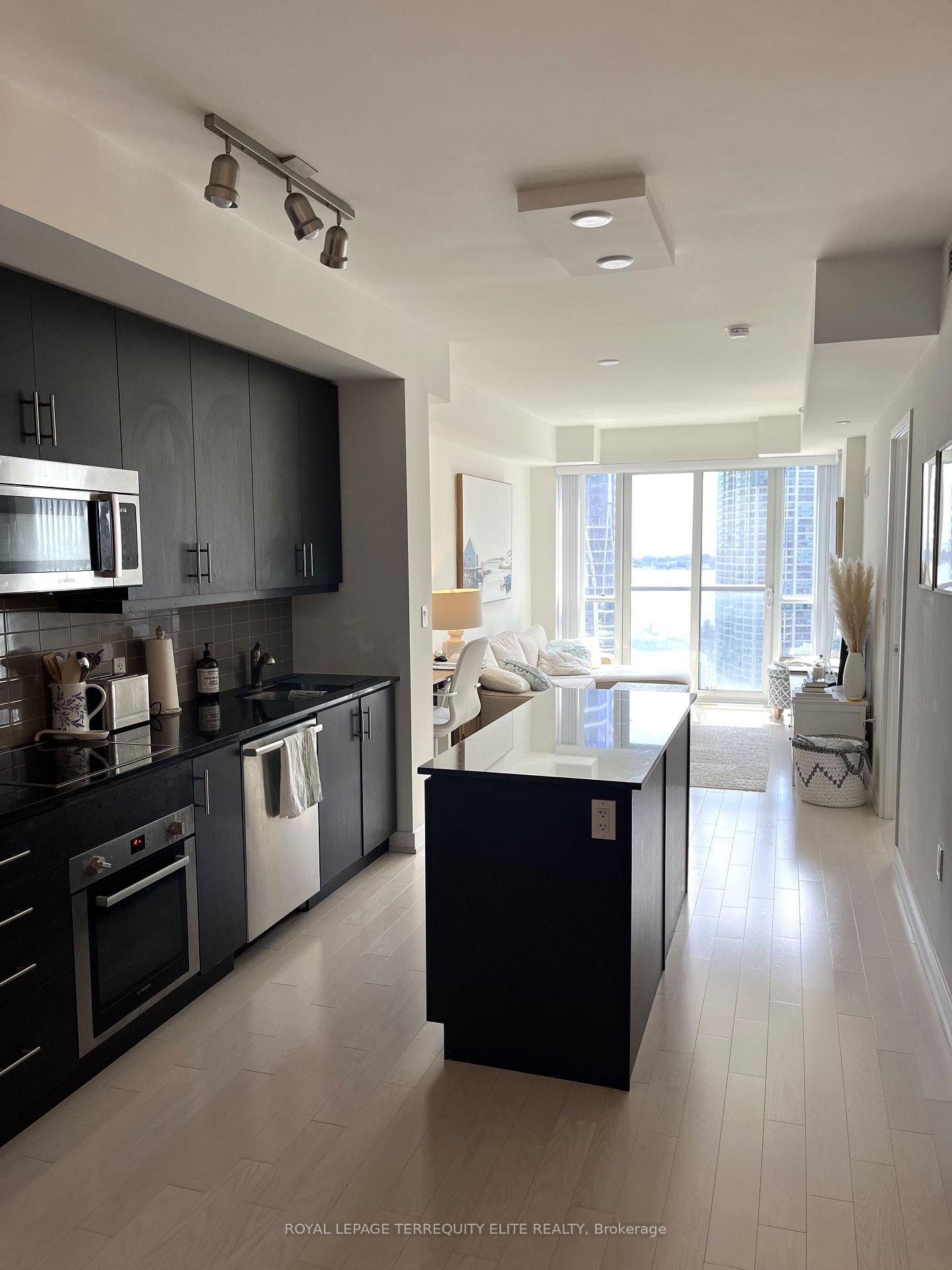 Photo 4 of Unit 1909, 1 The Esplanade Avenue, Toronto, Waterfront Communities — HOMEH