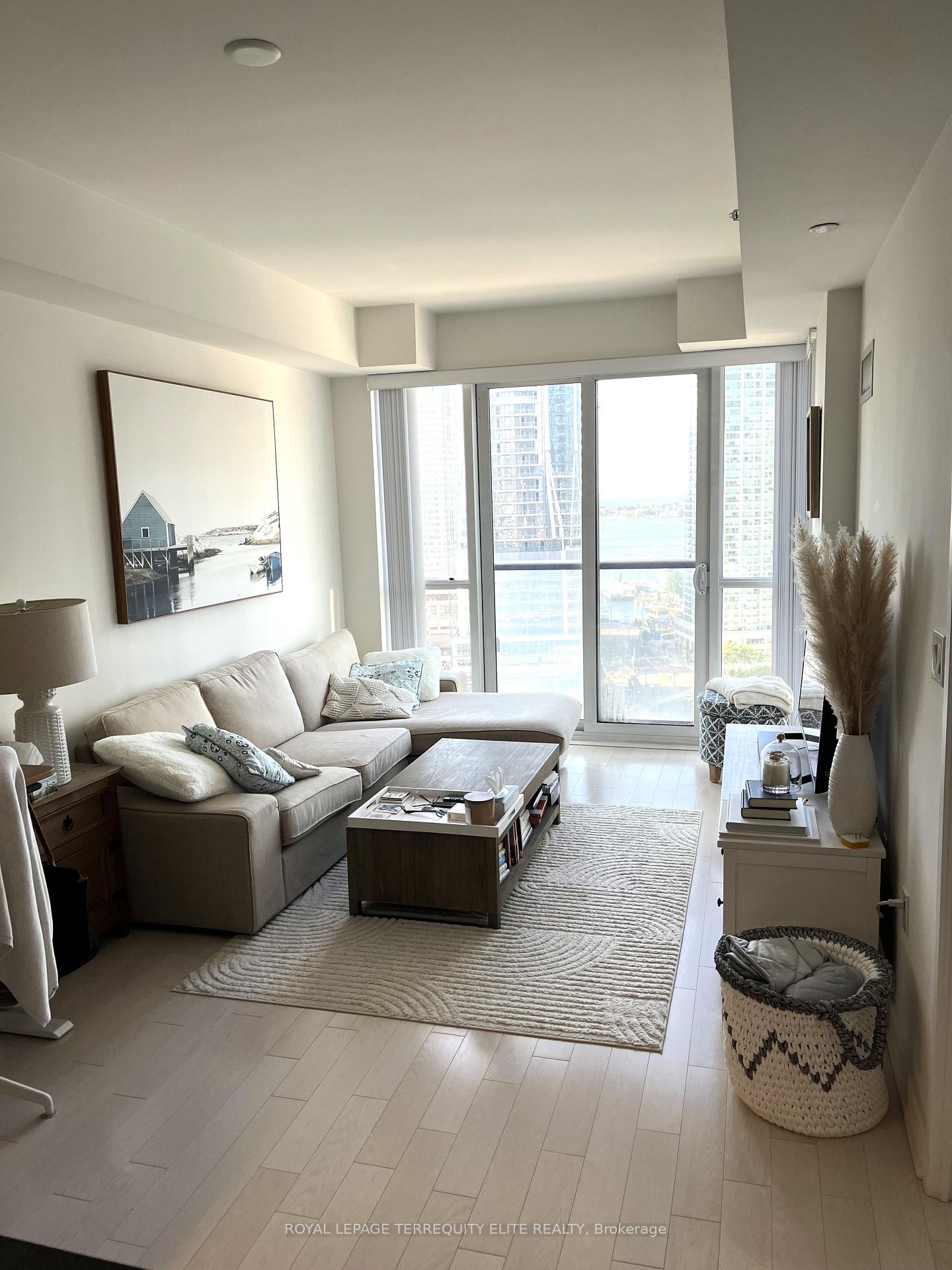 Photo 5 of Unit 1909, 1 The Esplanade Avenue, Toronto, Waterfront Communities — HOMEH