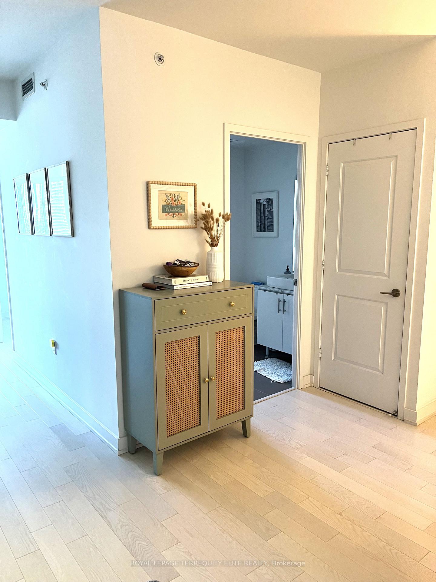 Photo 6 of Unit 1909, 1 The Esplanade Avenue, Toronto, Waterfront Communities — HOMEH